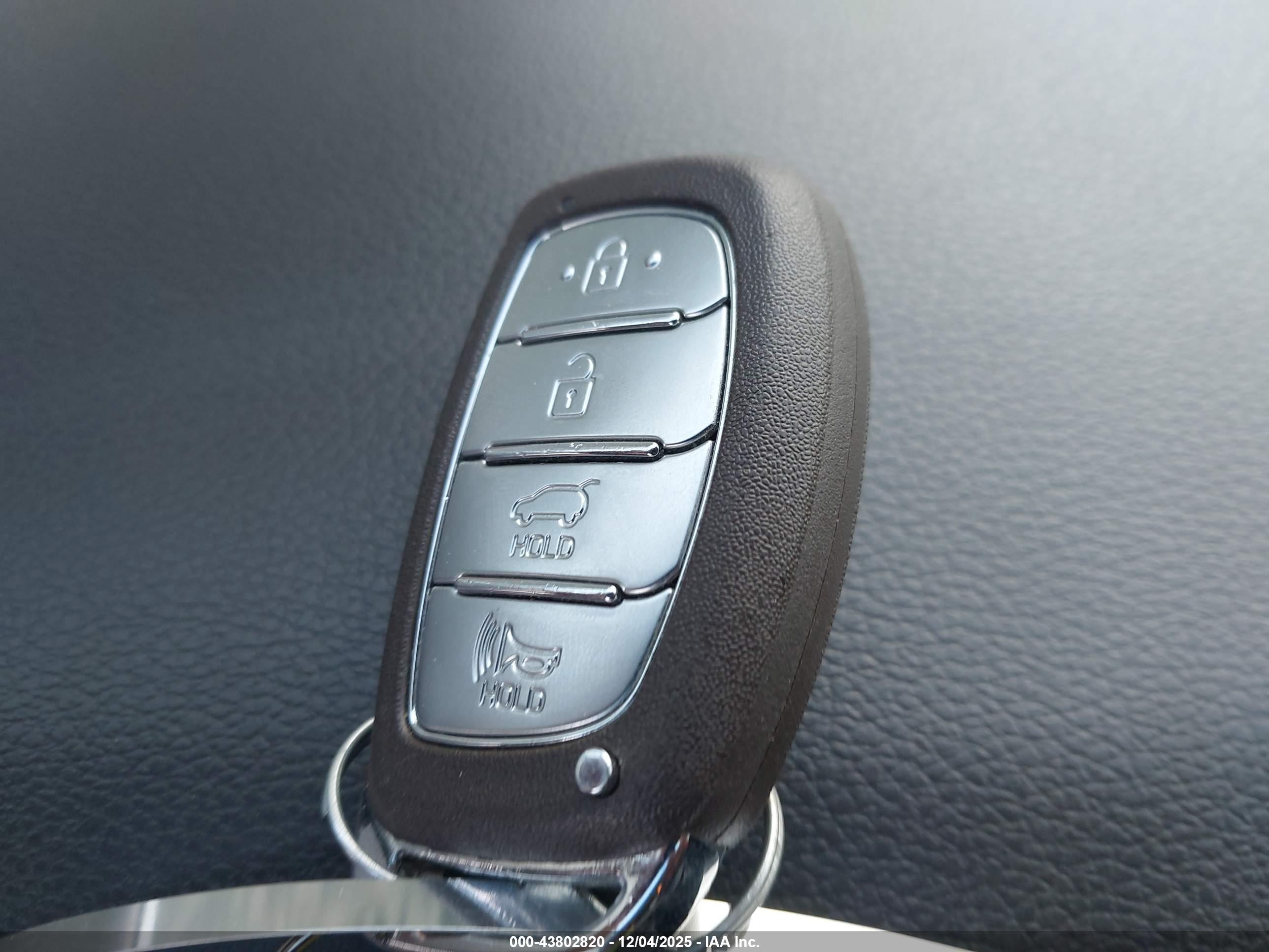 HYUNDAI TUCSON image 11