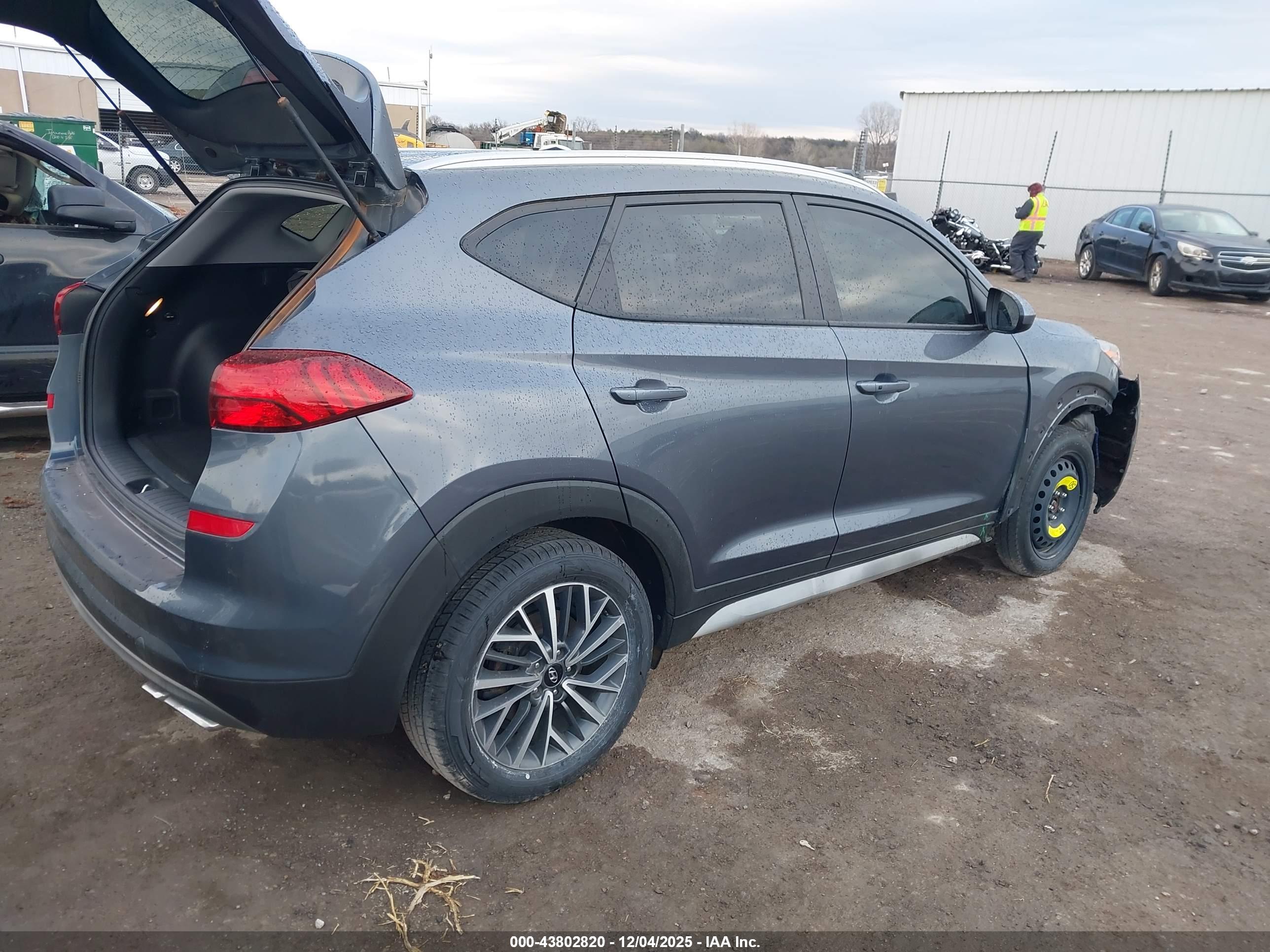 HYUNDAI TUCSON image 4