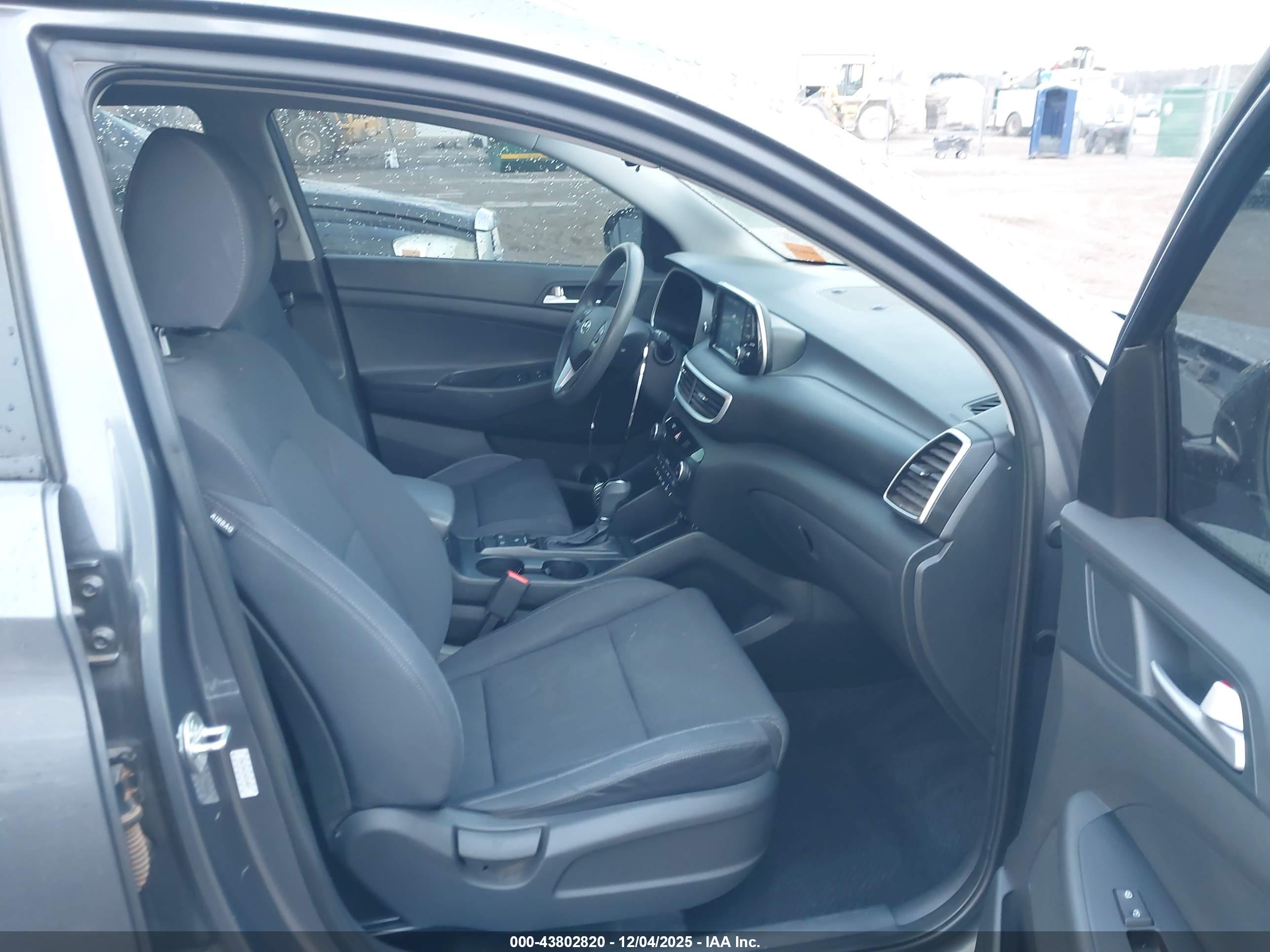 HYUNDAI TUCSON image 5