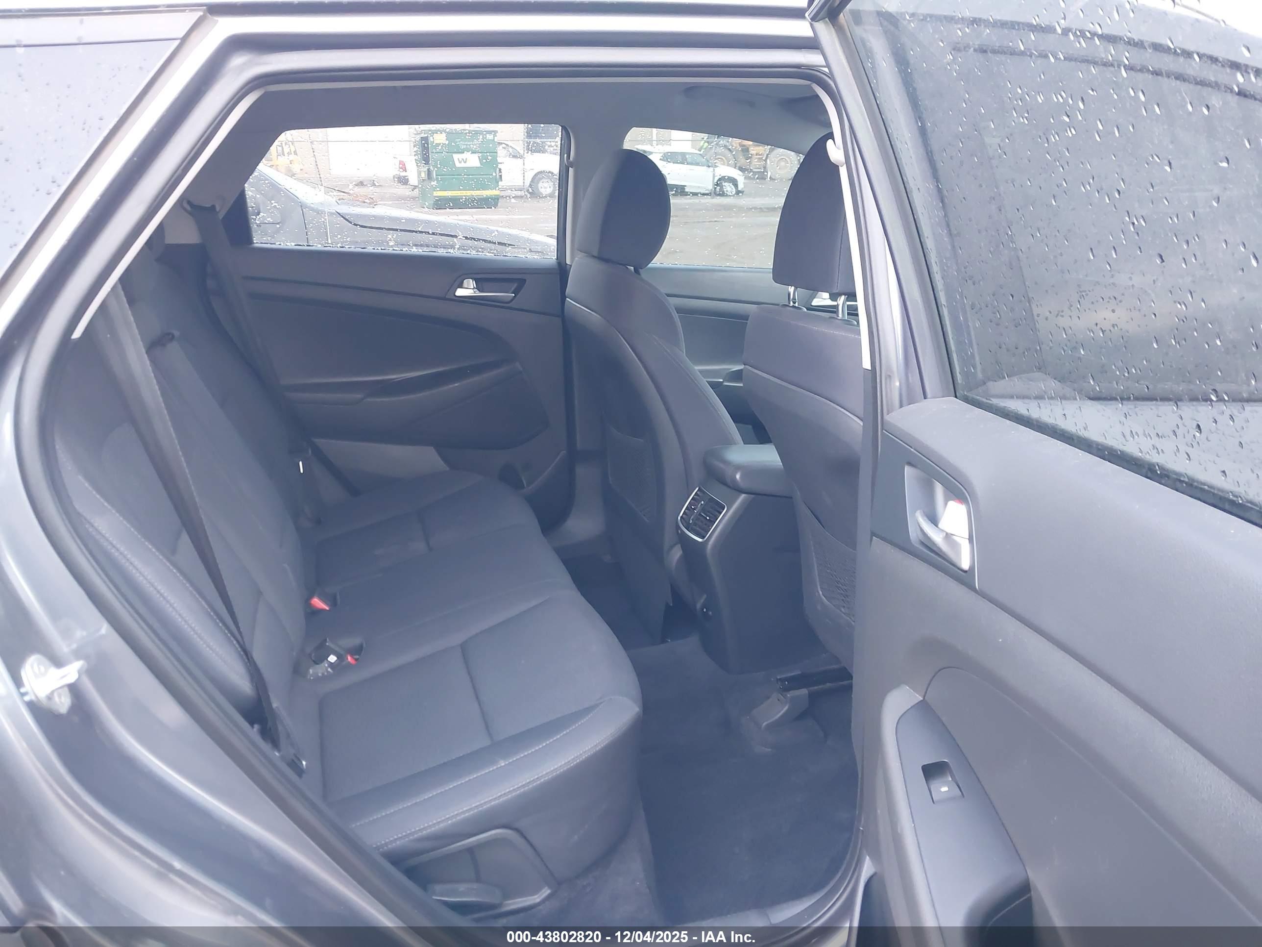 HYUNDAI TUCSON image 8