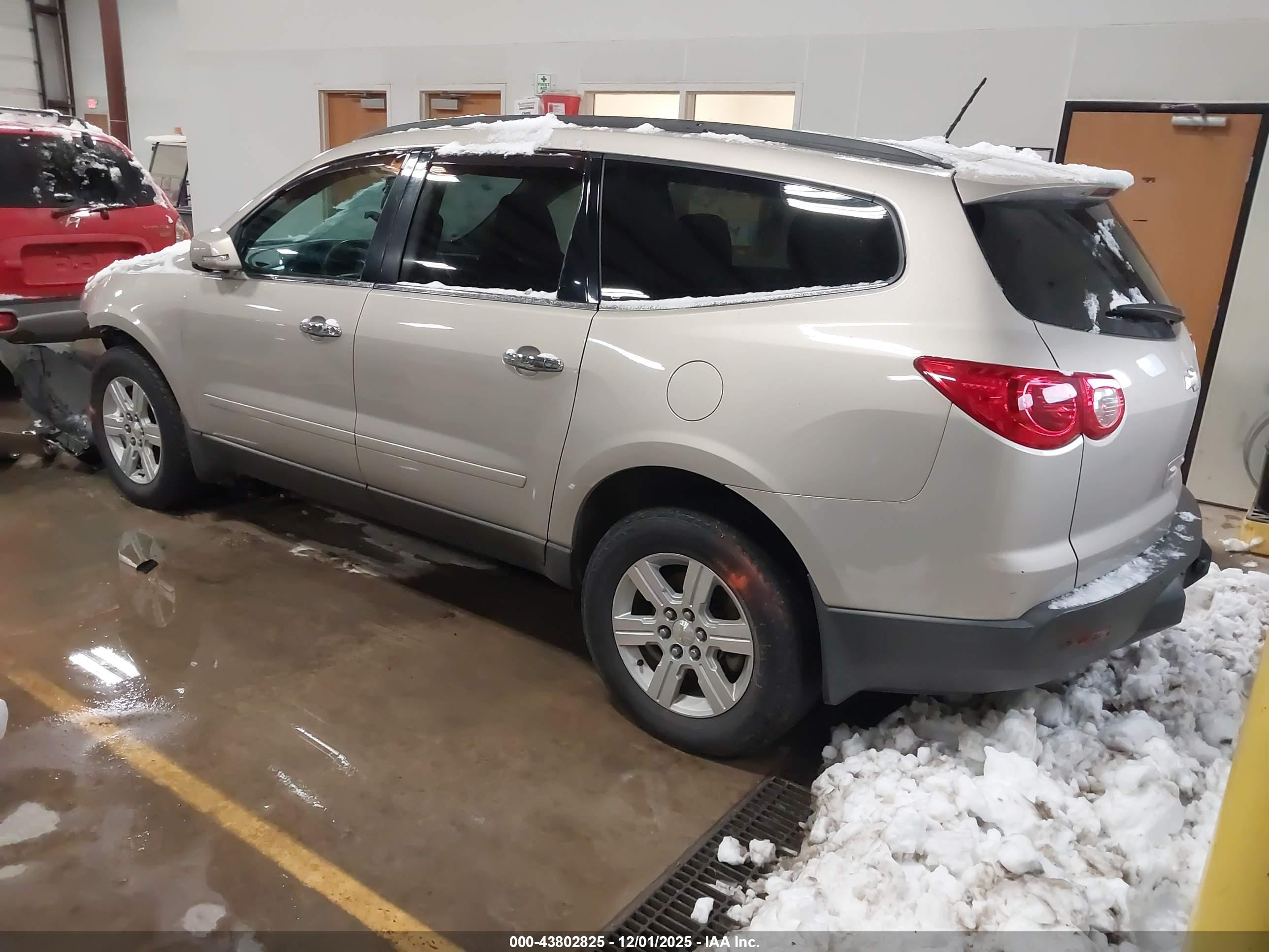 CHEVROLET TRAVERSE image 3