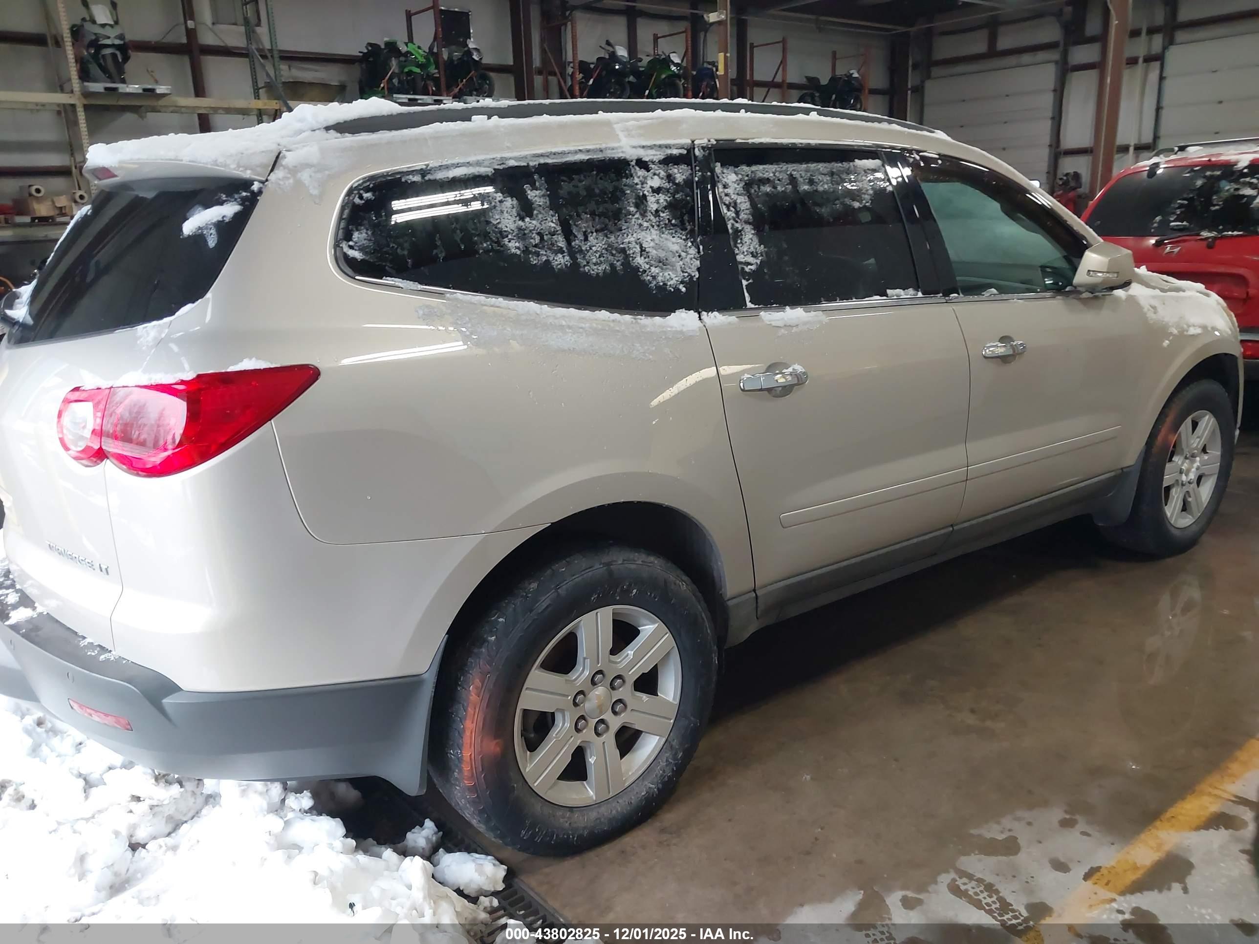 CHEVROLET TRAVERSE image 4
