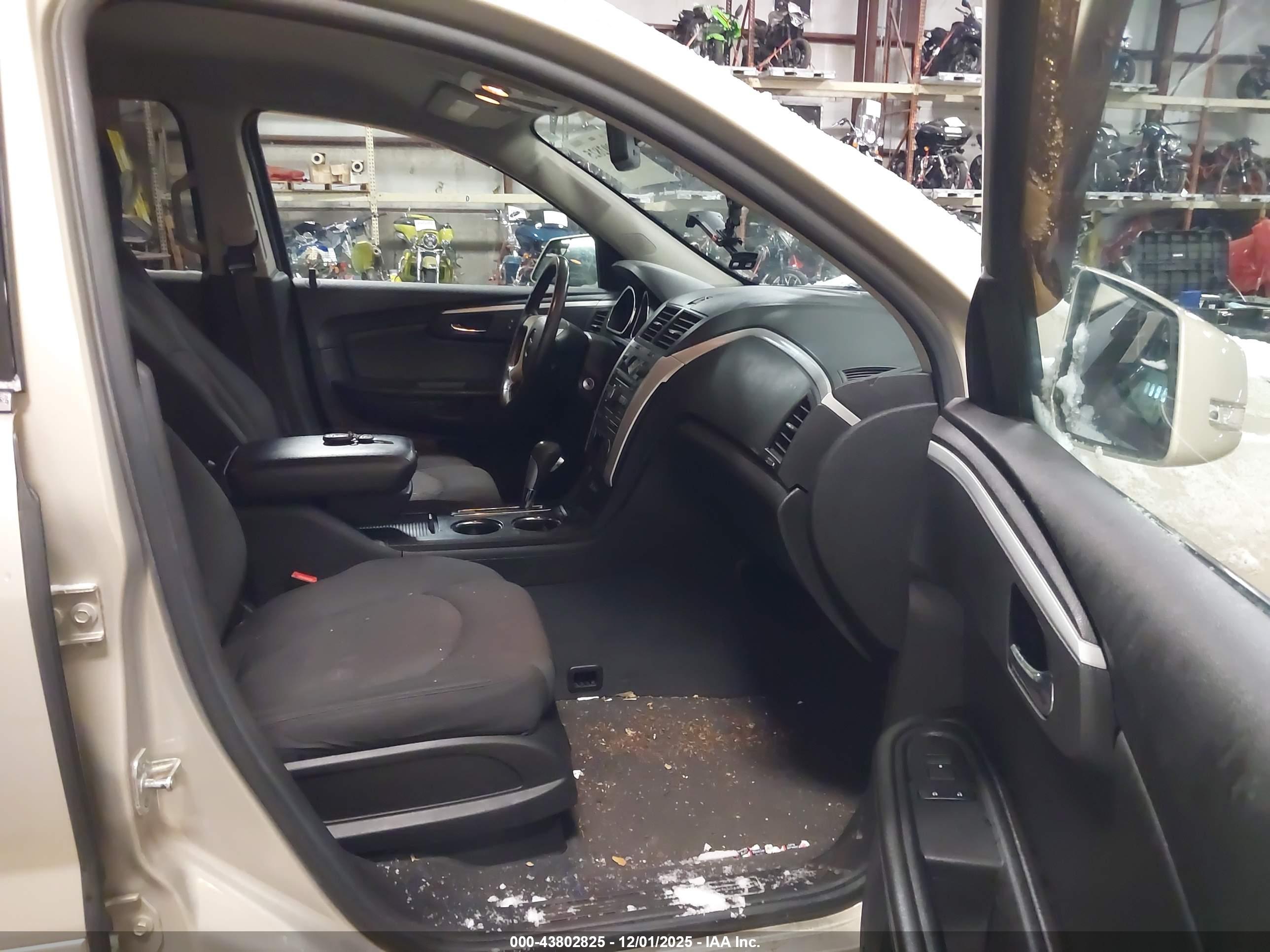 CHEVROLET TRAVERSE image 5