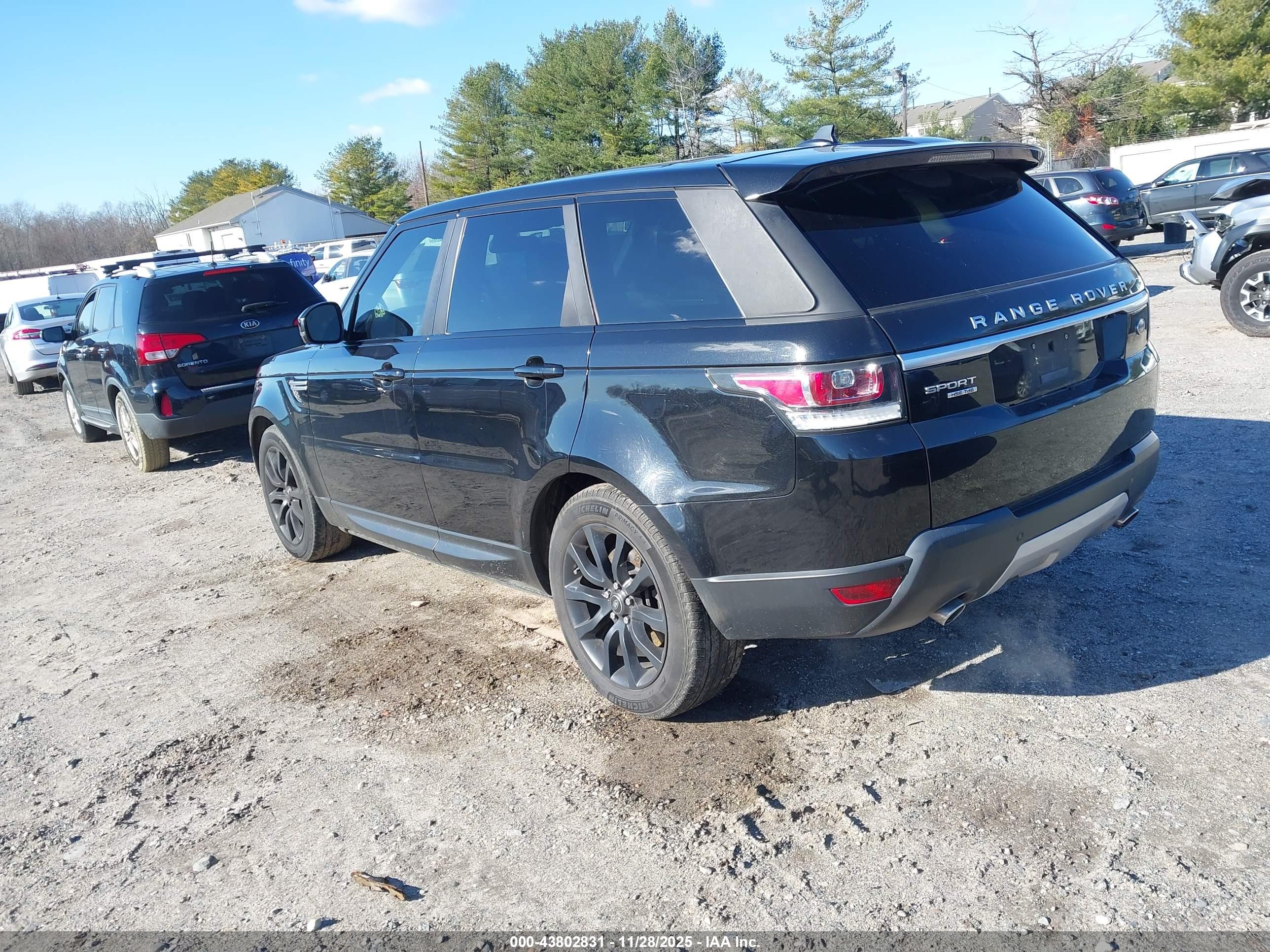 LAND ROVER image 3