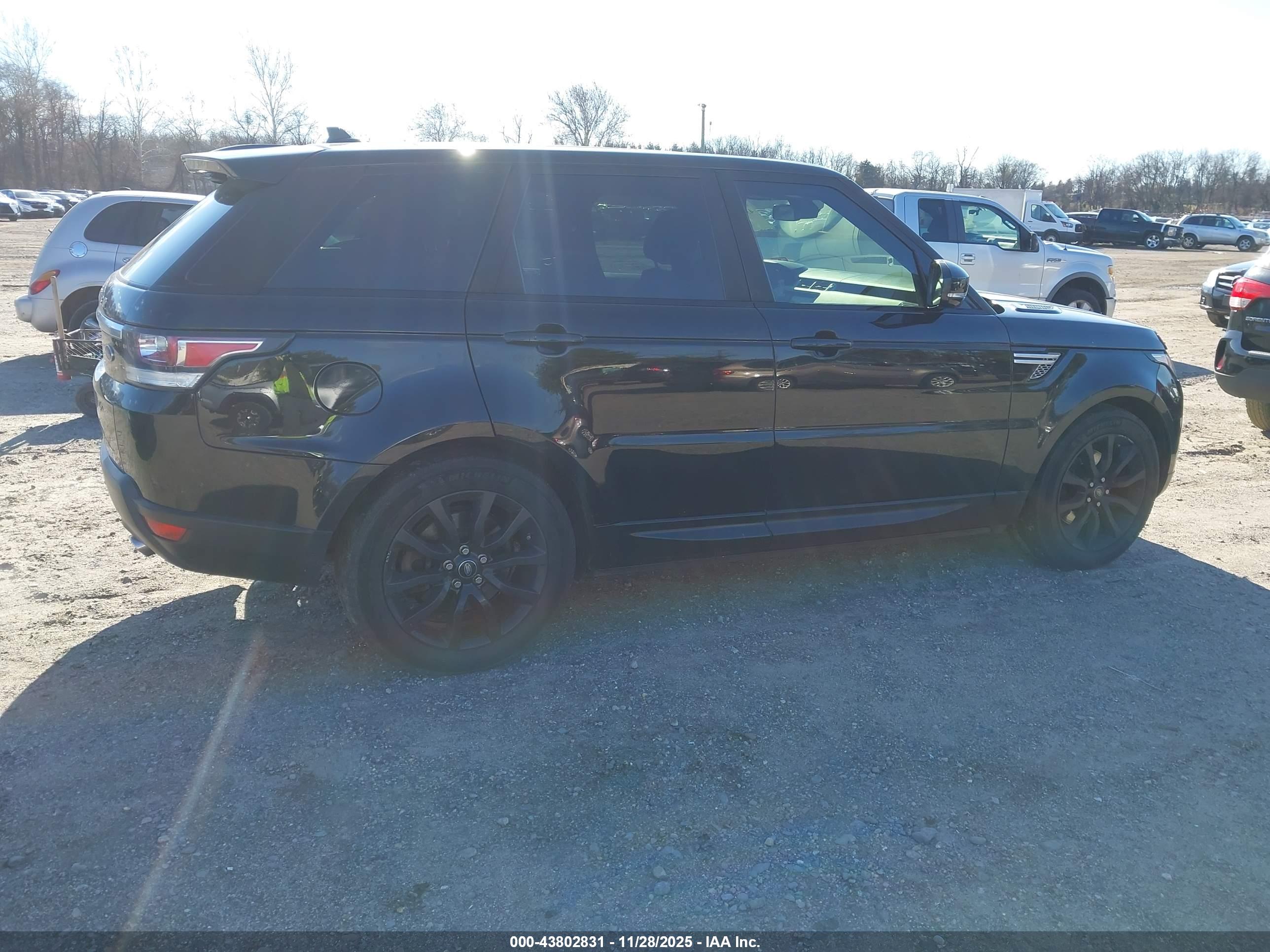 LAND ROVER image 4