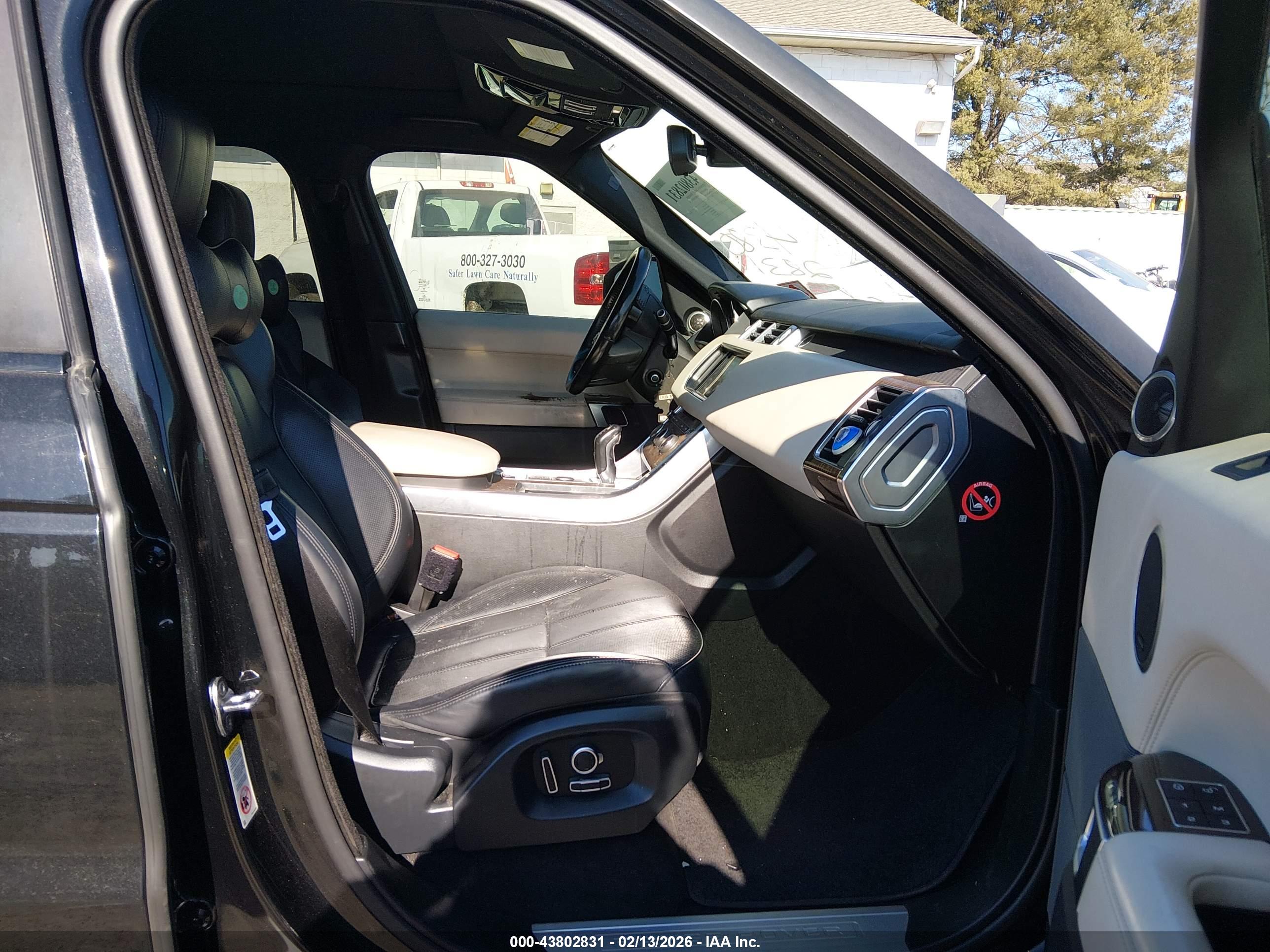 LAND ROVER image 5