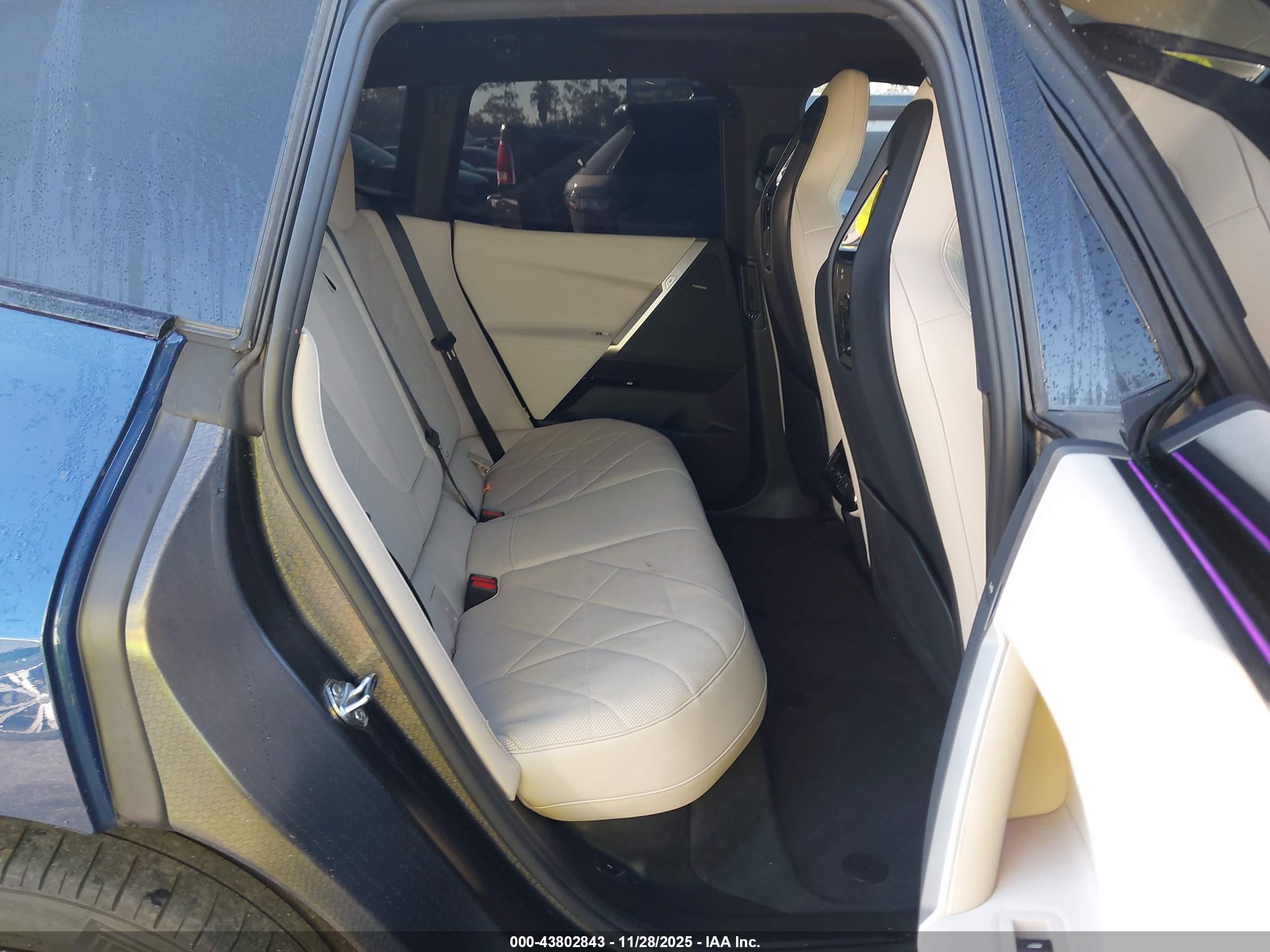 BMW IX image 8