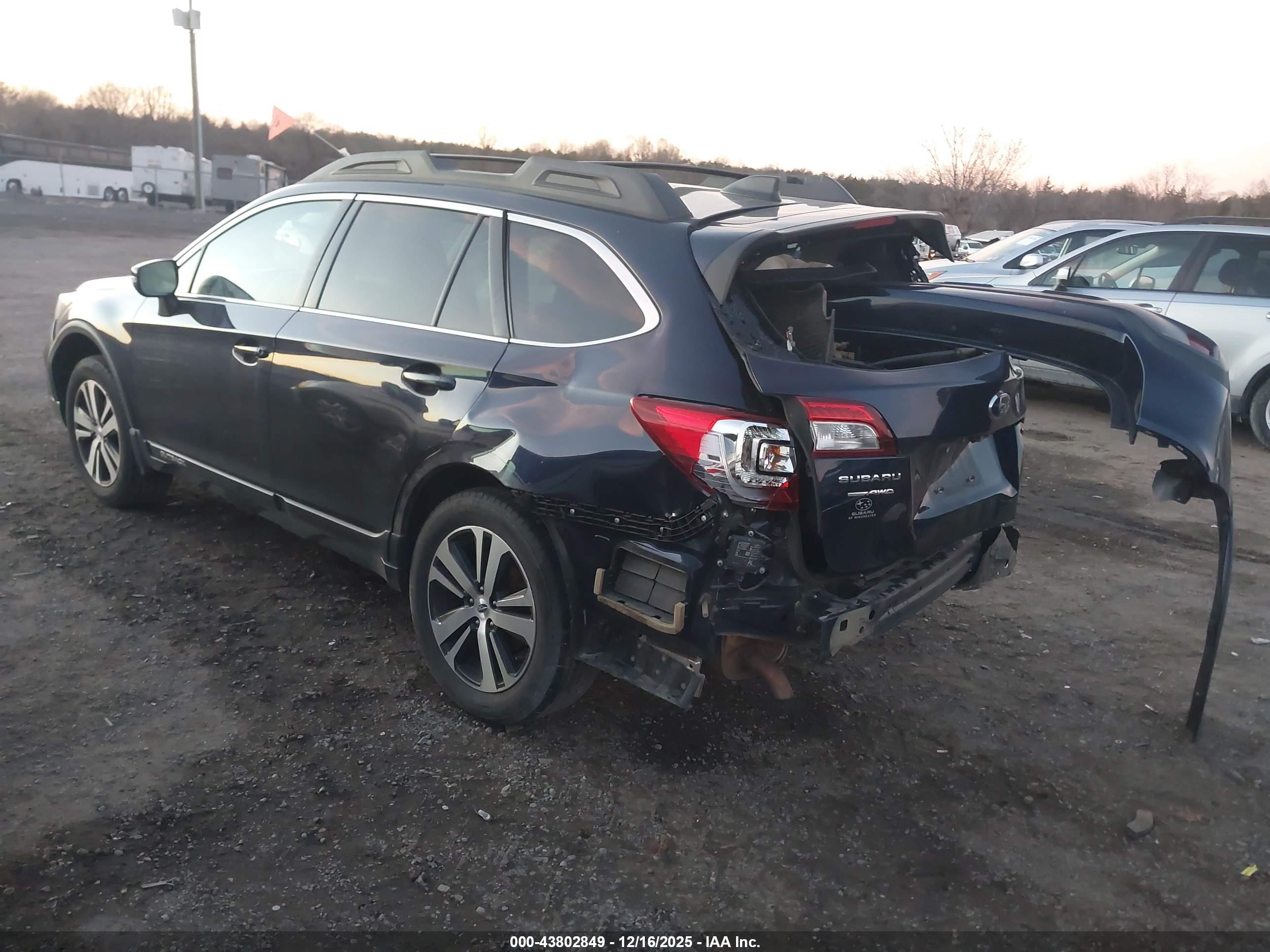 SUBARU OUTBACK image 3