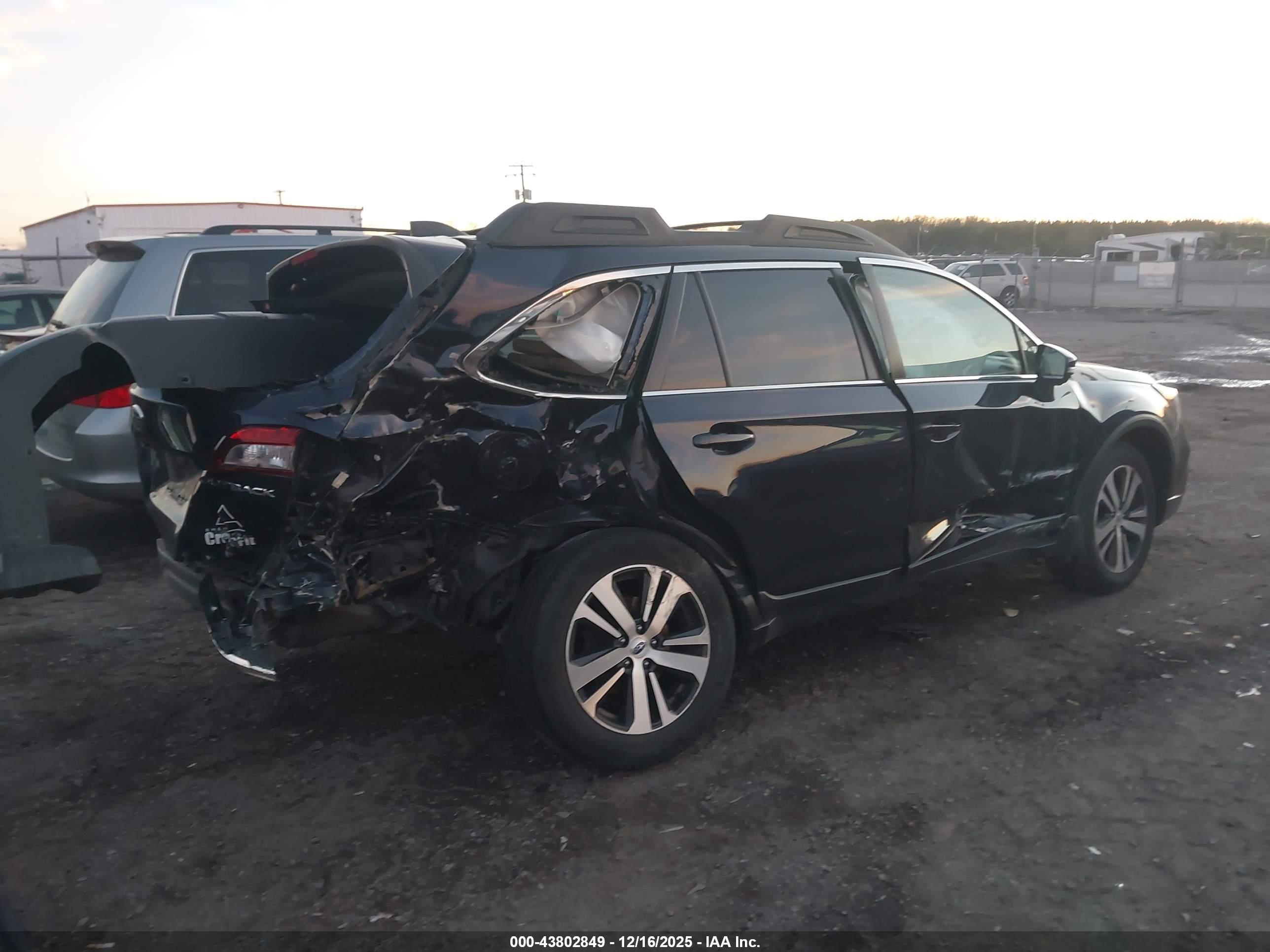 SUBARU OUTBACK image 4