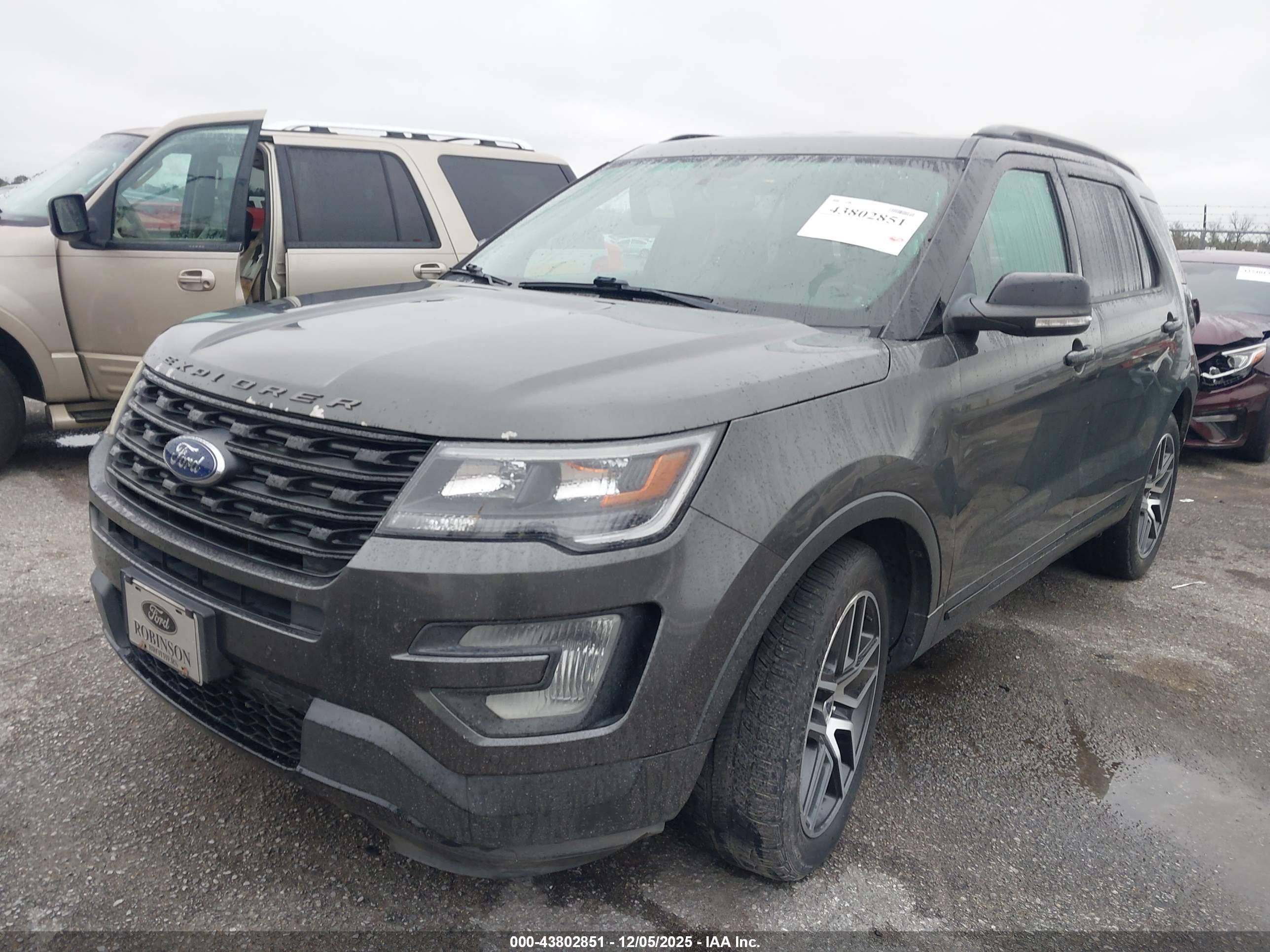 FORD EXPLORER image 2