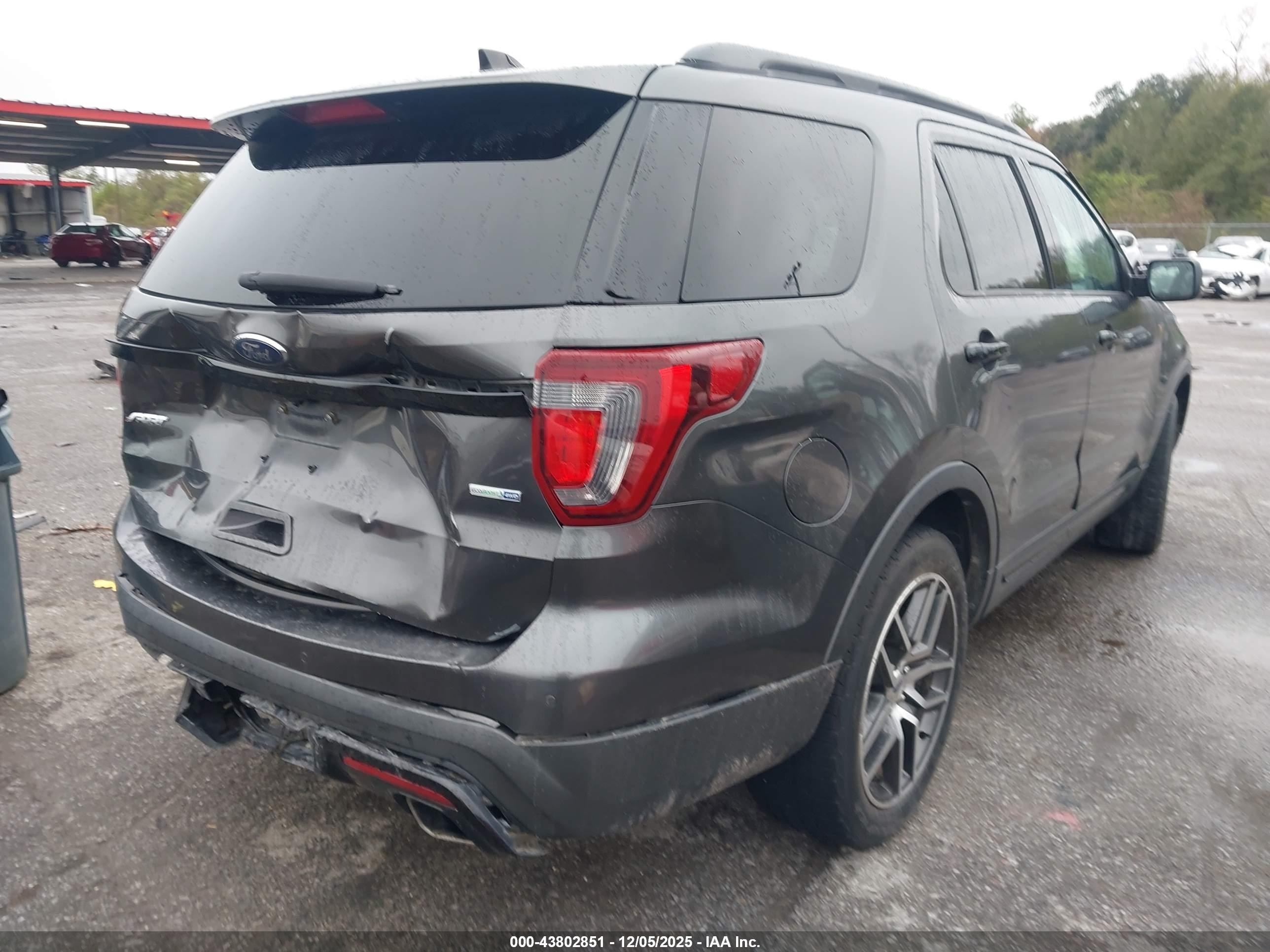 FORD EXPLORER image 4