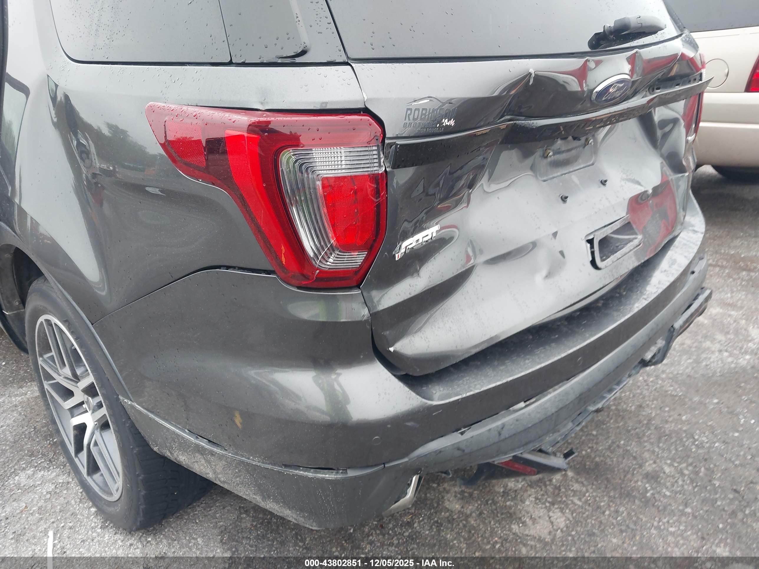 FORD EXPLORER image 6