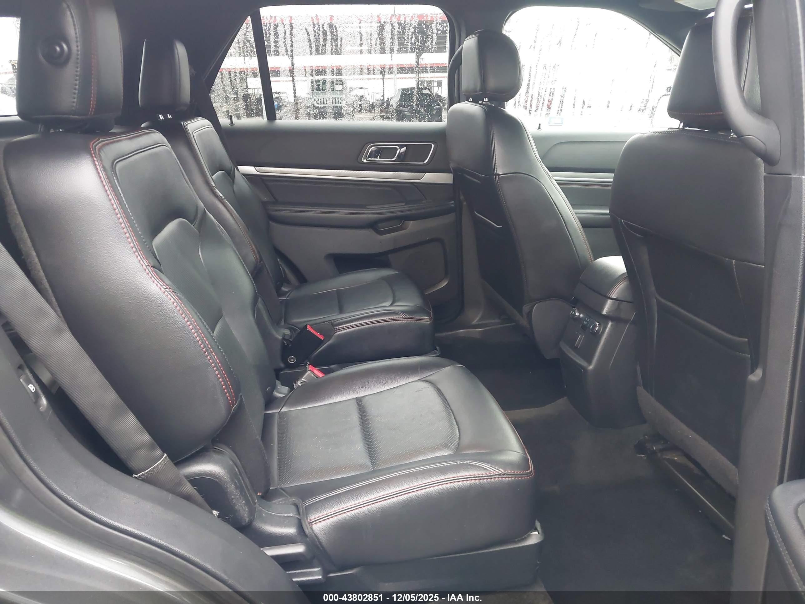 FORD EXPLORER image 8