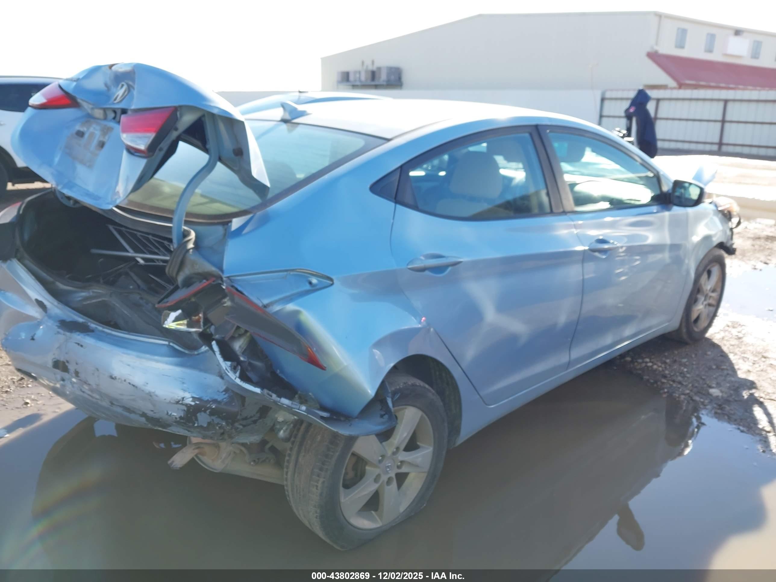 HYUNDAI ELANTRA image 4