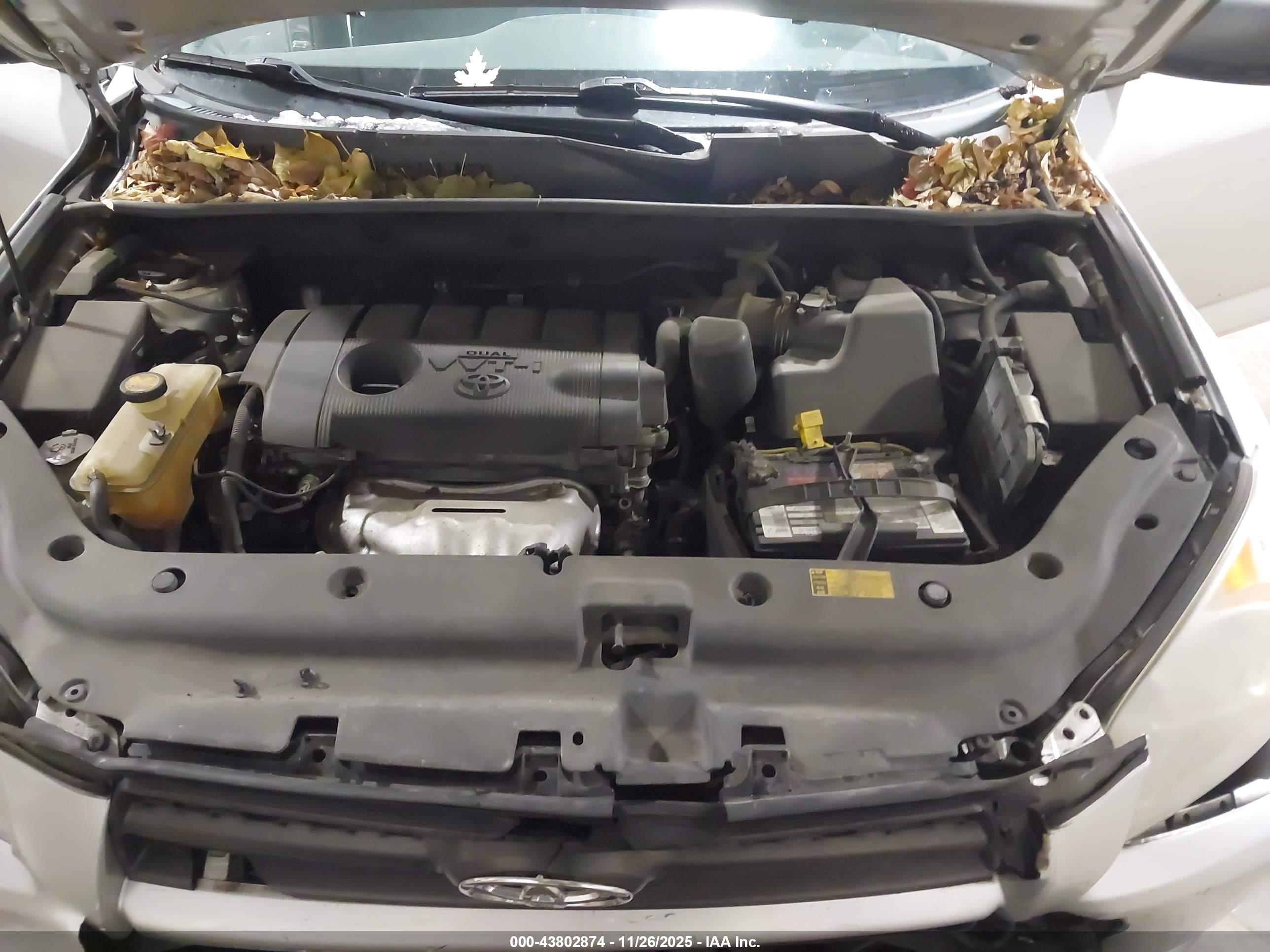 TOYOTA RAV4 image 10