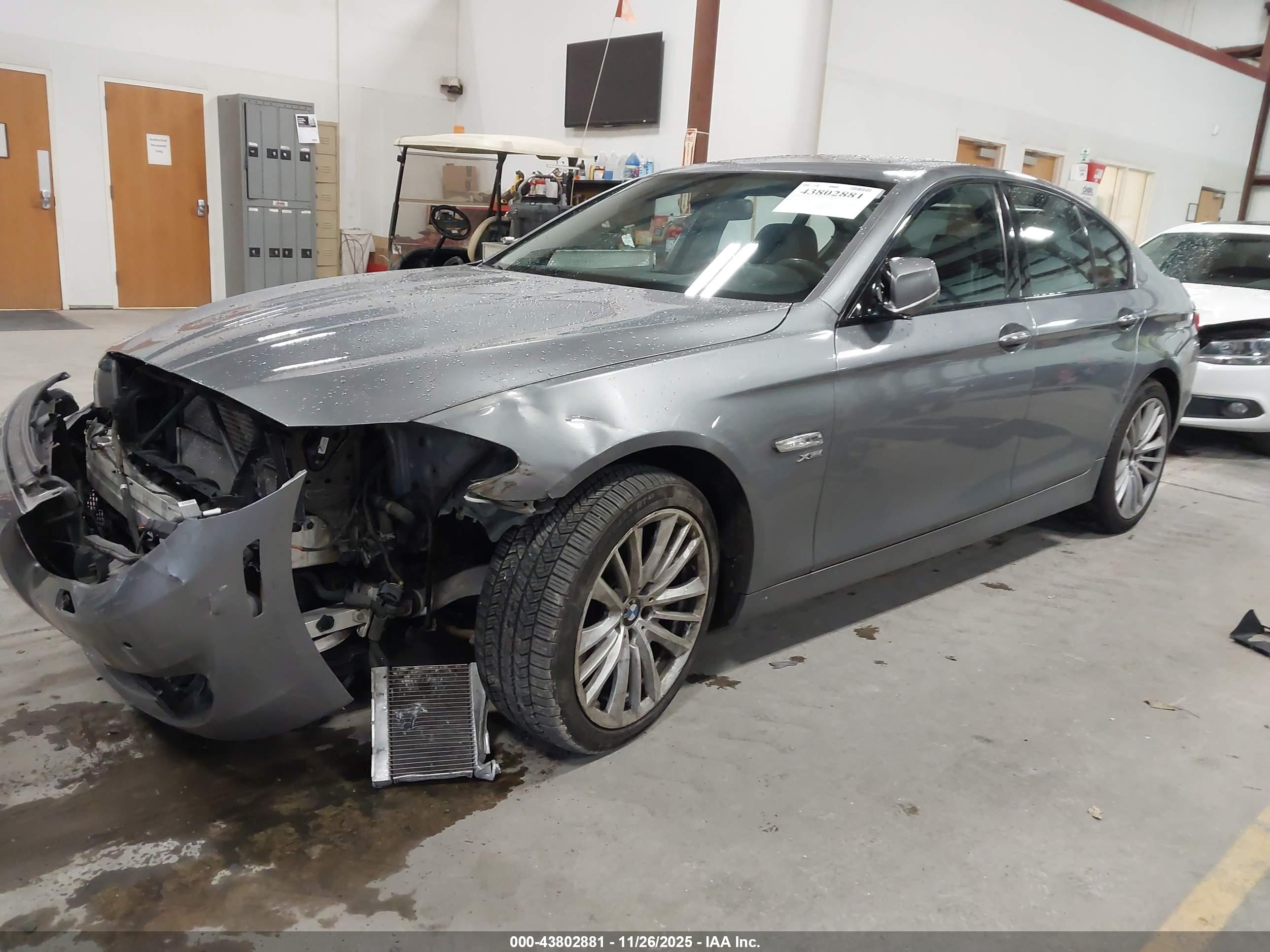 BMW 550I image 2