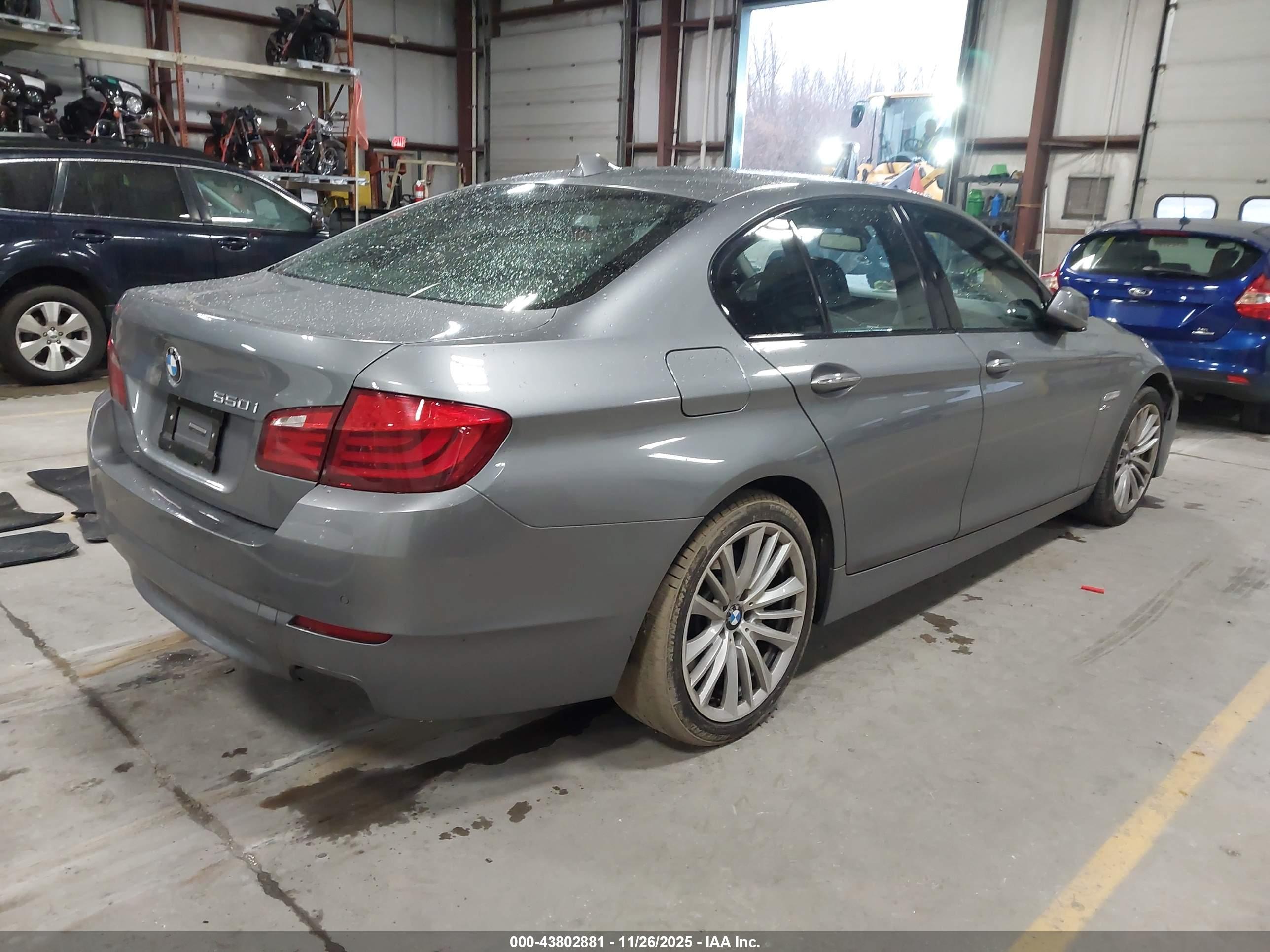 BMW 550I image 4