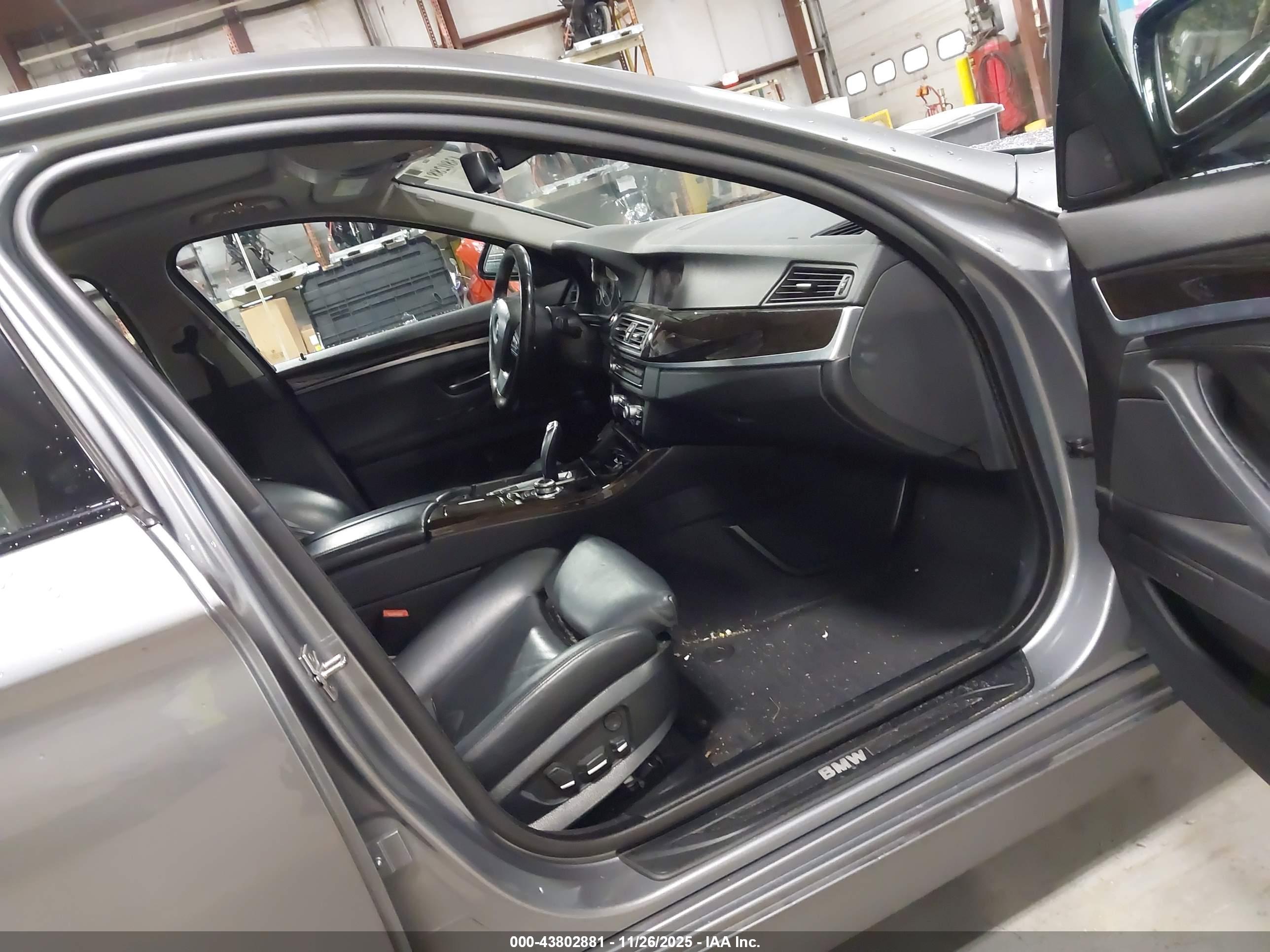 BMW 550I image 5