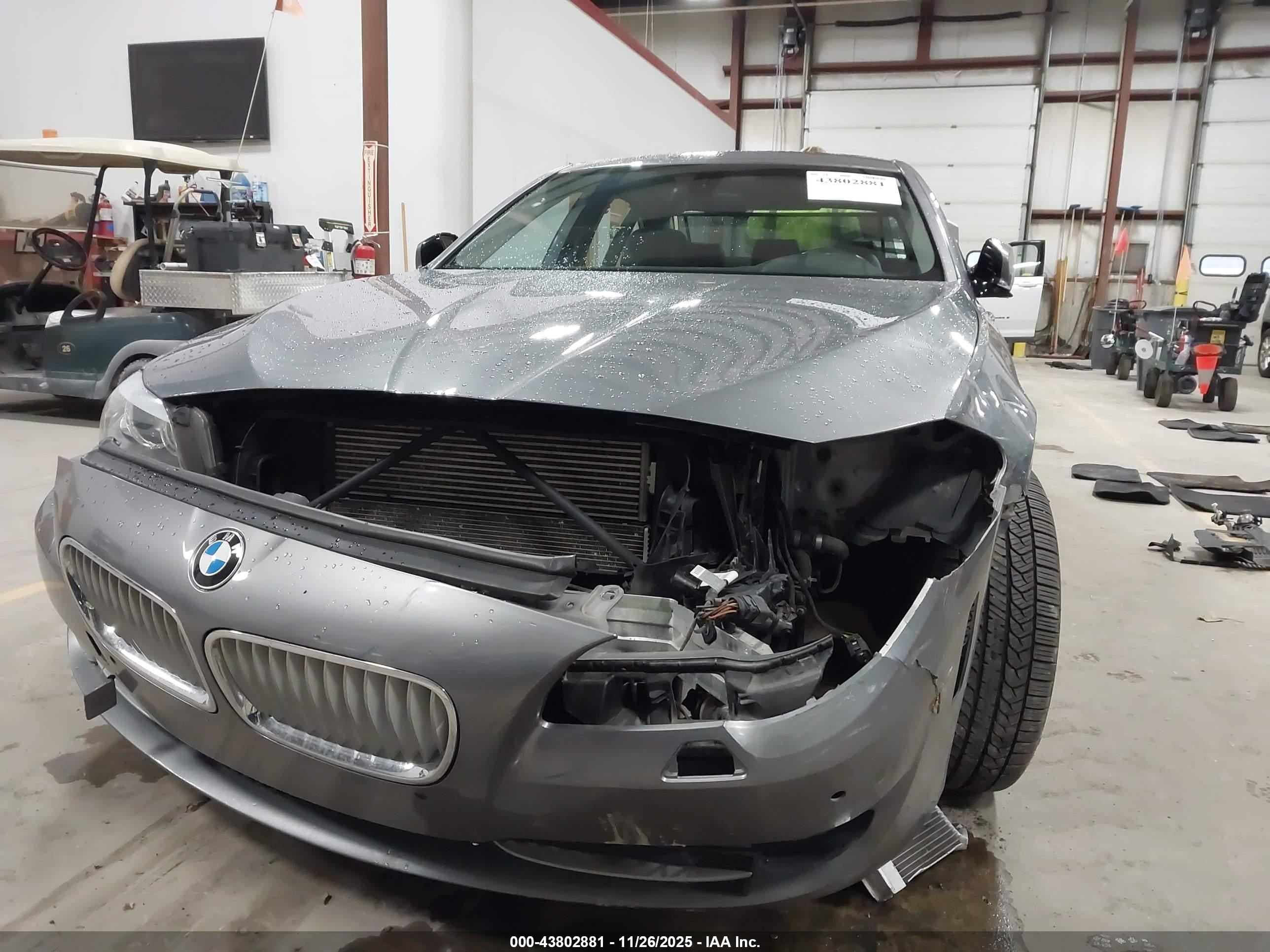 BMW 550I image 6