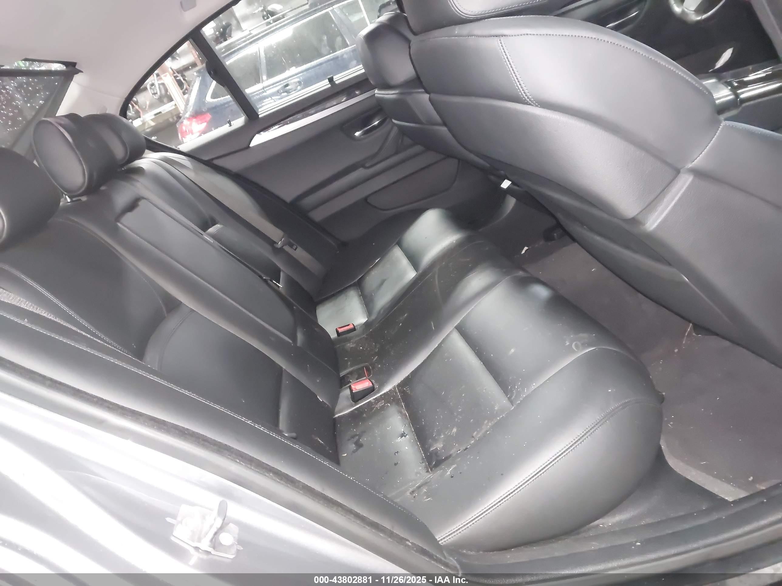 BMW 550I image 8