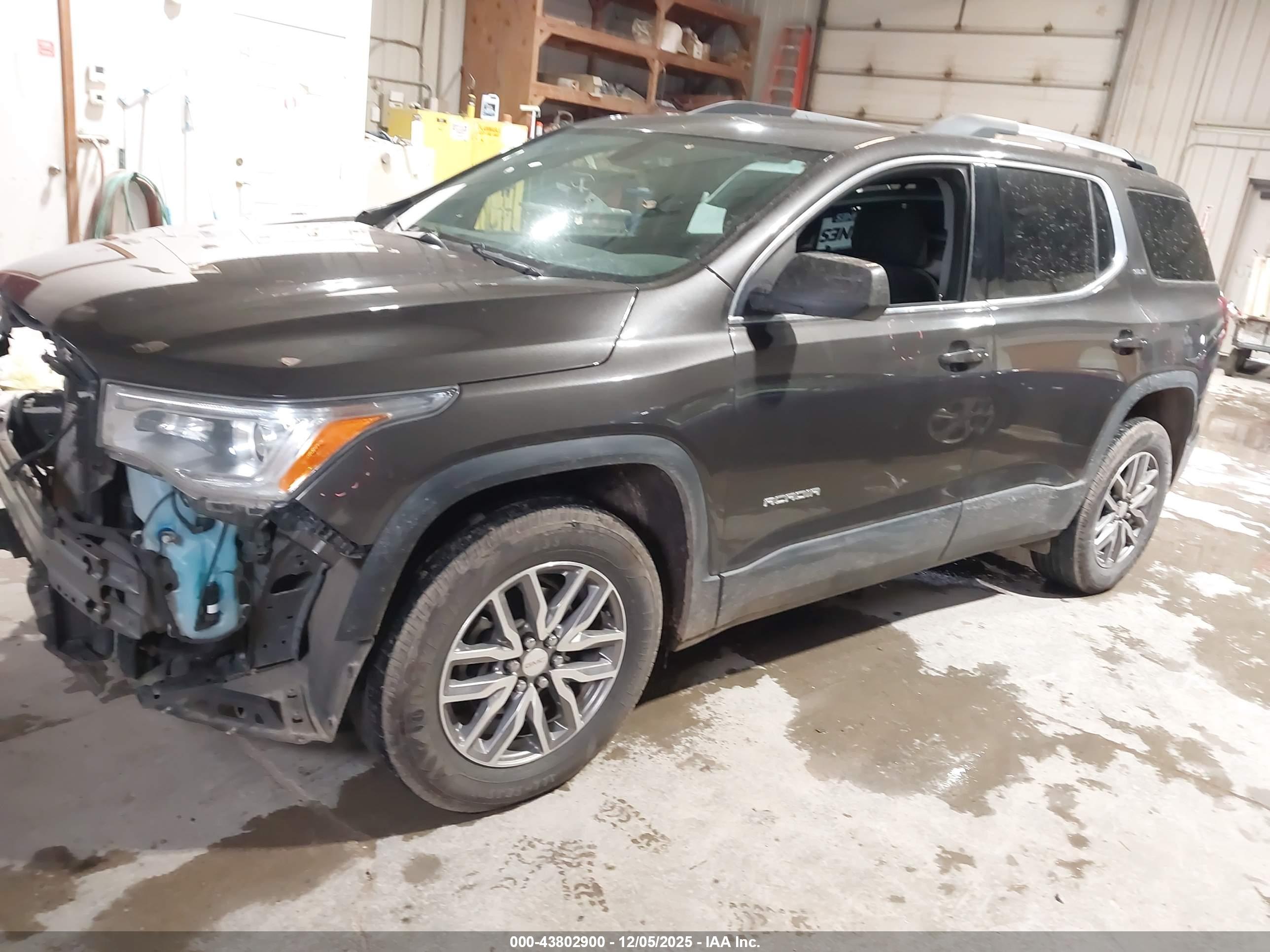 GMC ACADIA image 2