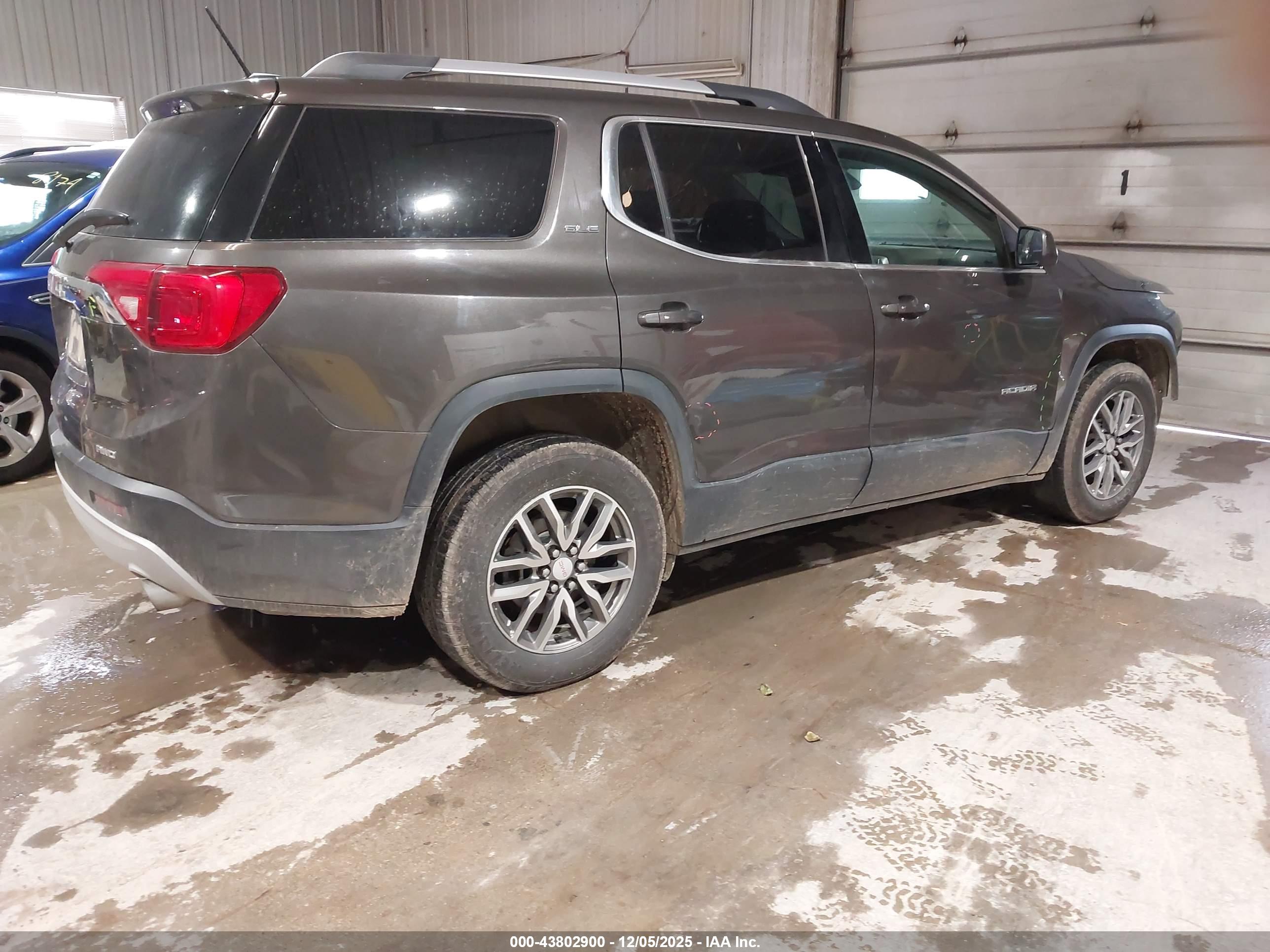 GMC ACADIA image 4