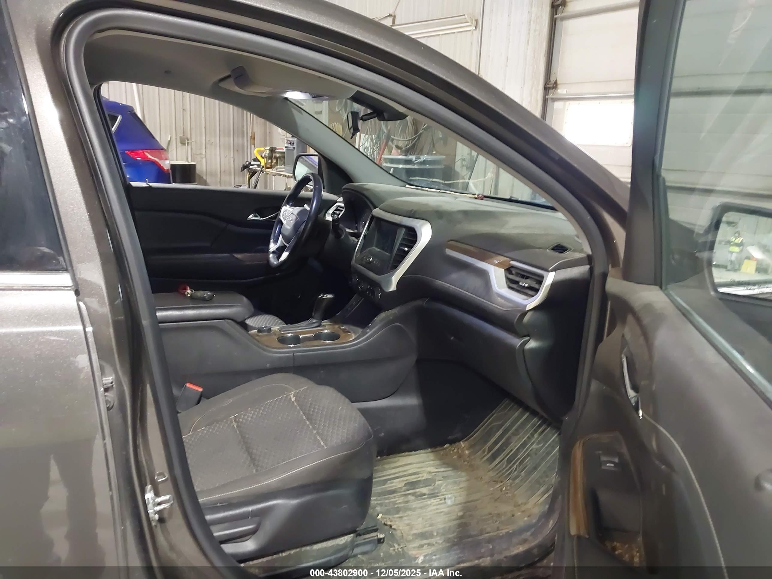 GMC ACADIA image 5