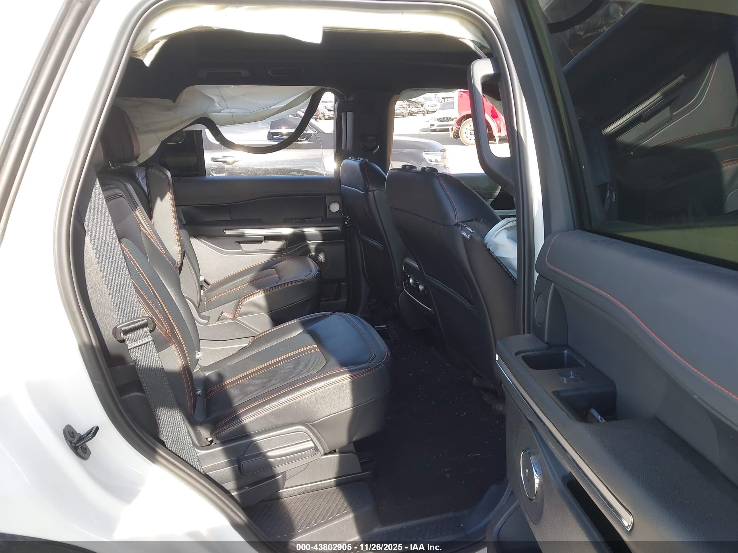 FORD EXPEDITION image 8