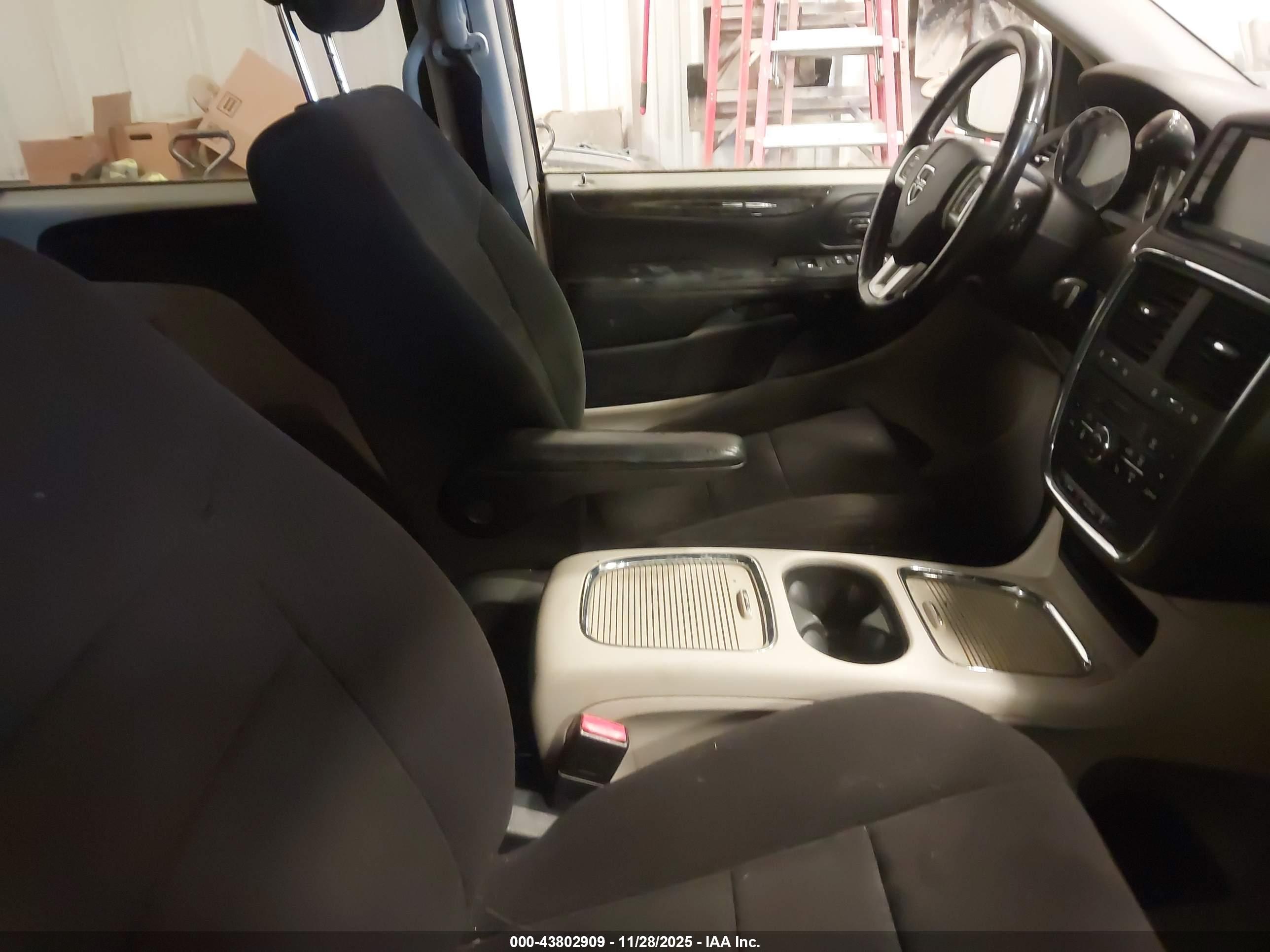 DODGE GRAND image 5