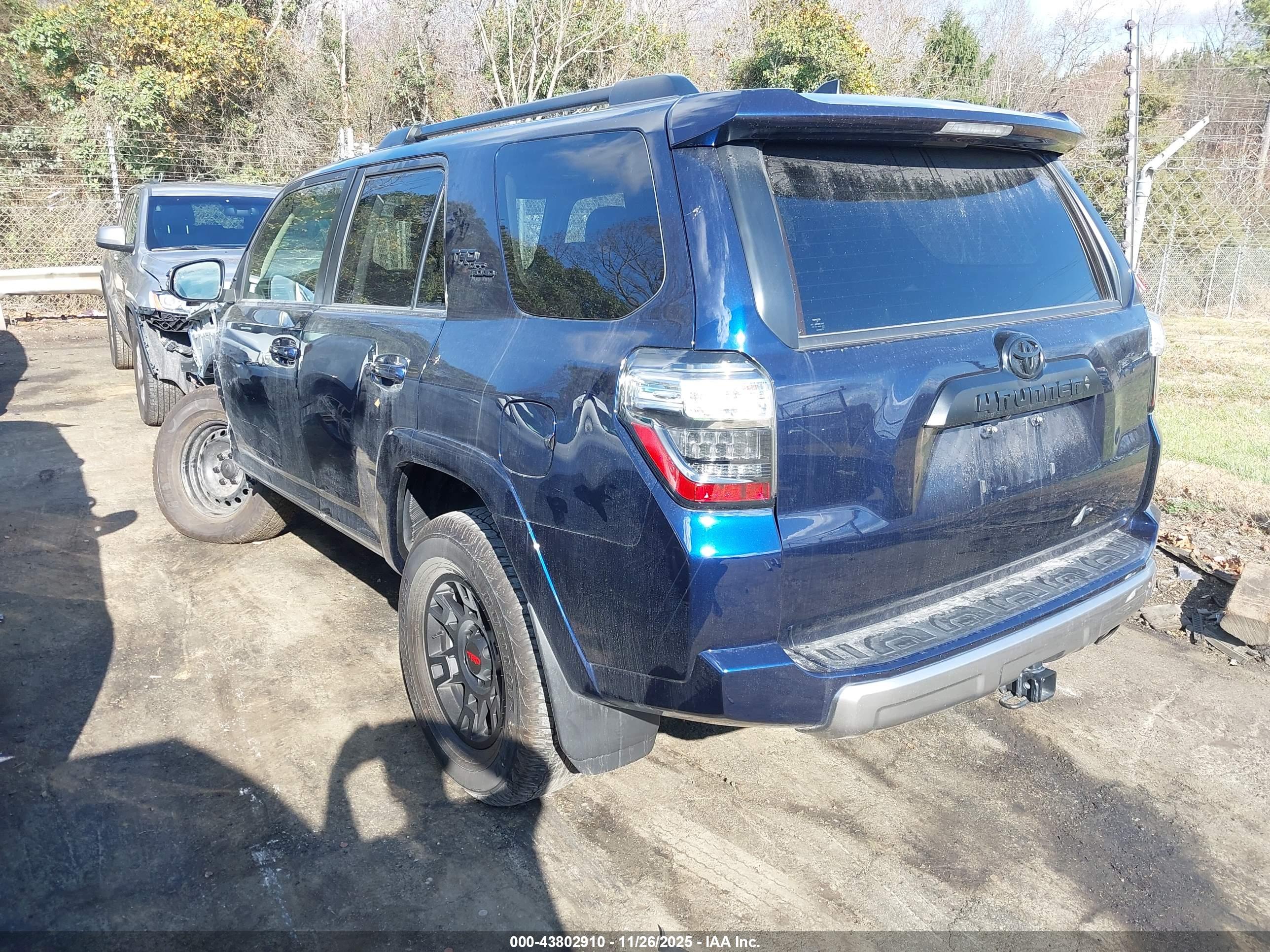 TOYOTA 4RUNNER image 3