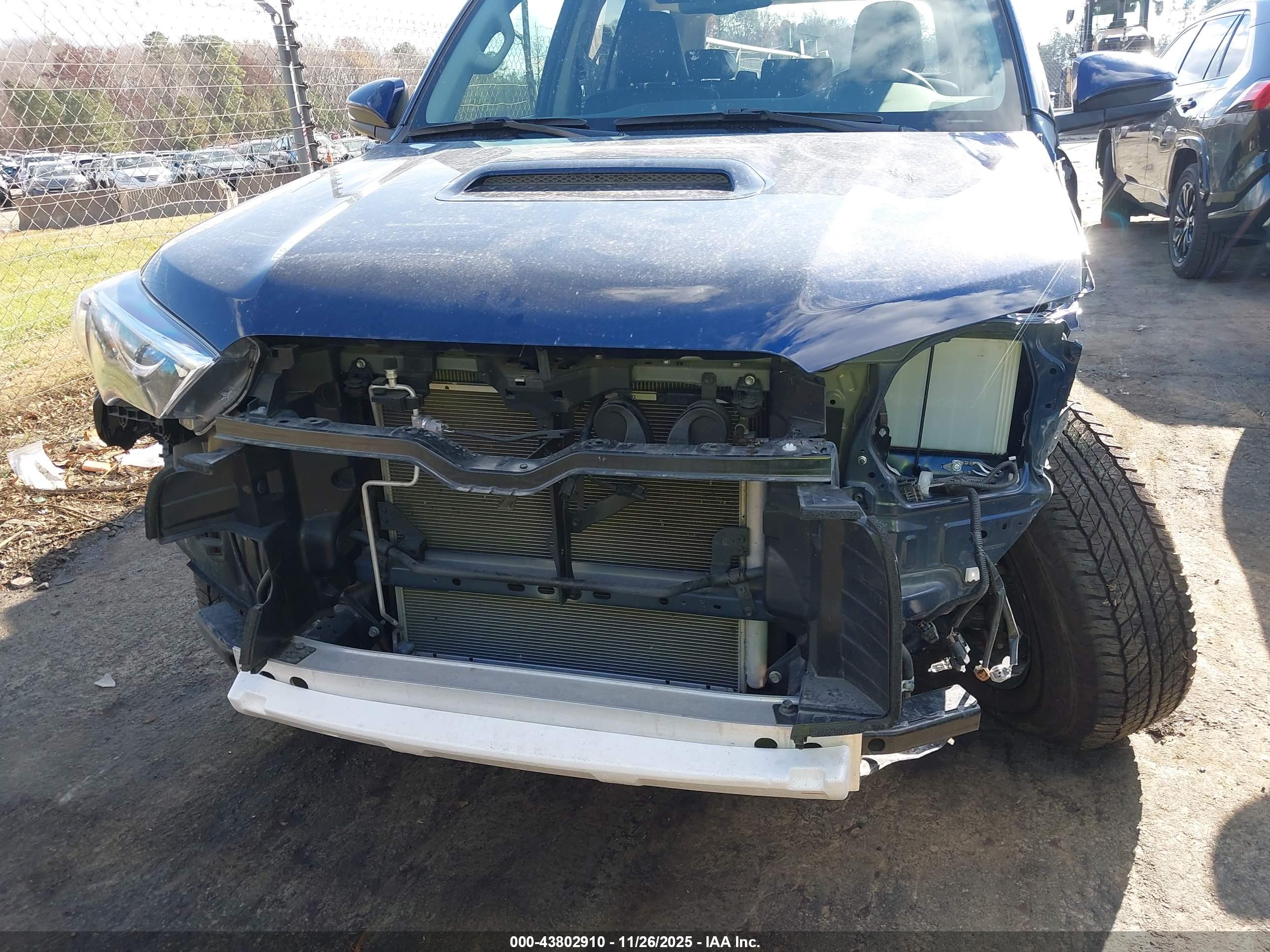 TOYOTA 4RUNNER image 6