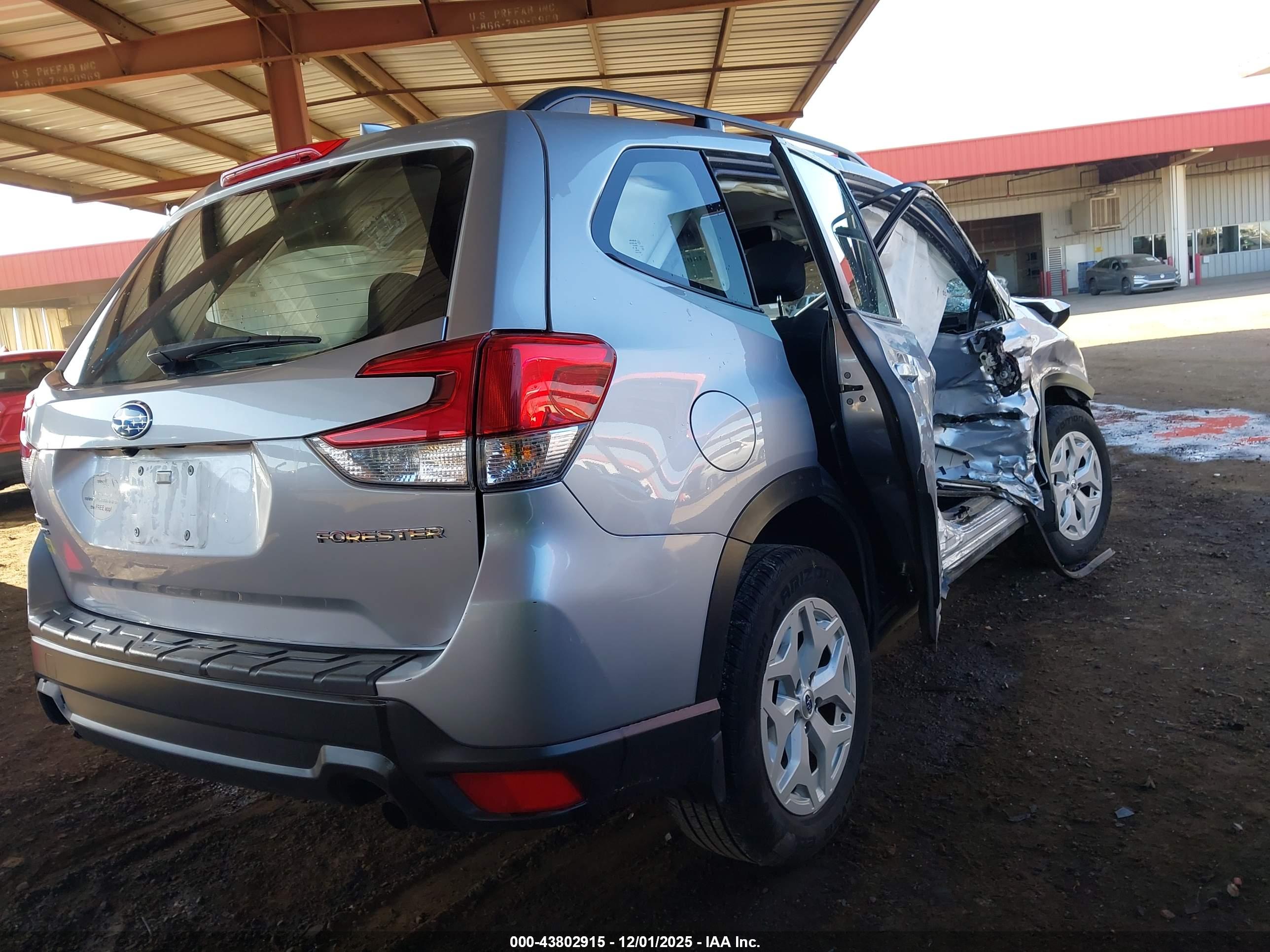 SUBARU FORESTER image 4