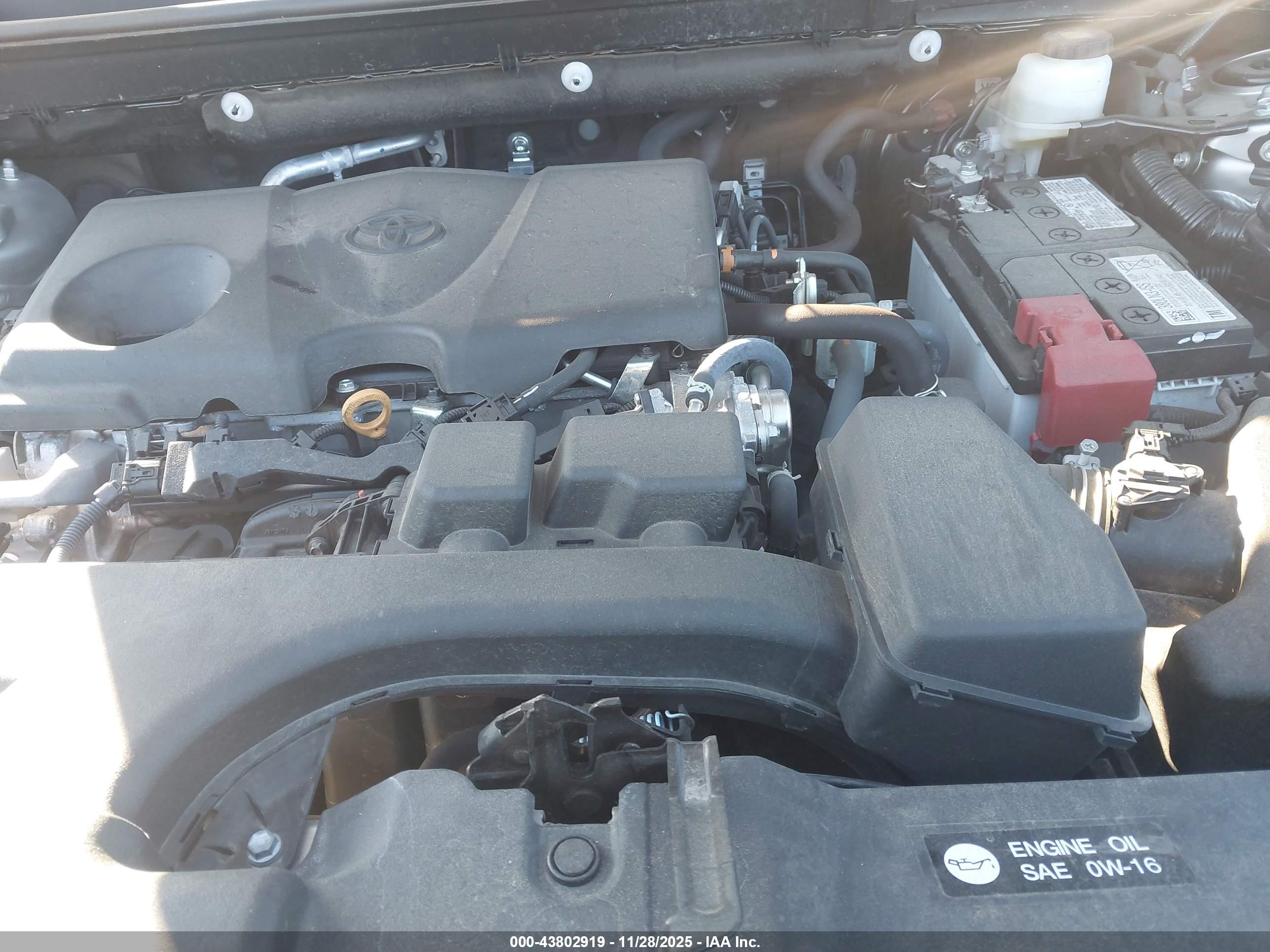 TOYOTA RAV4 image 10