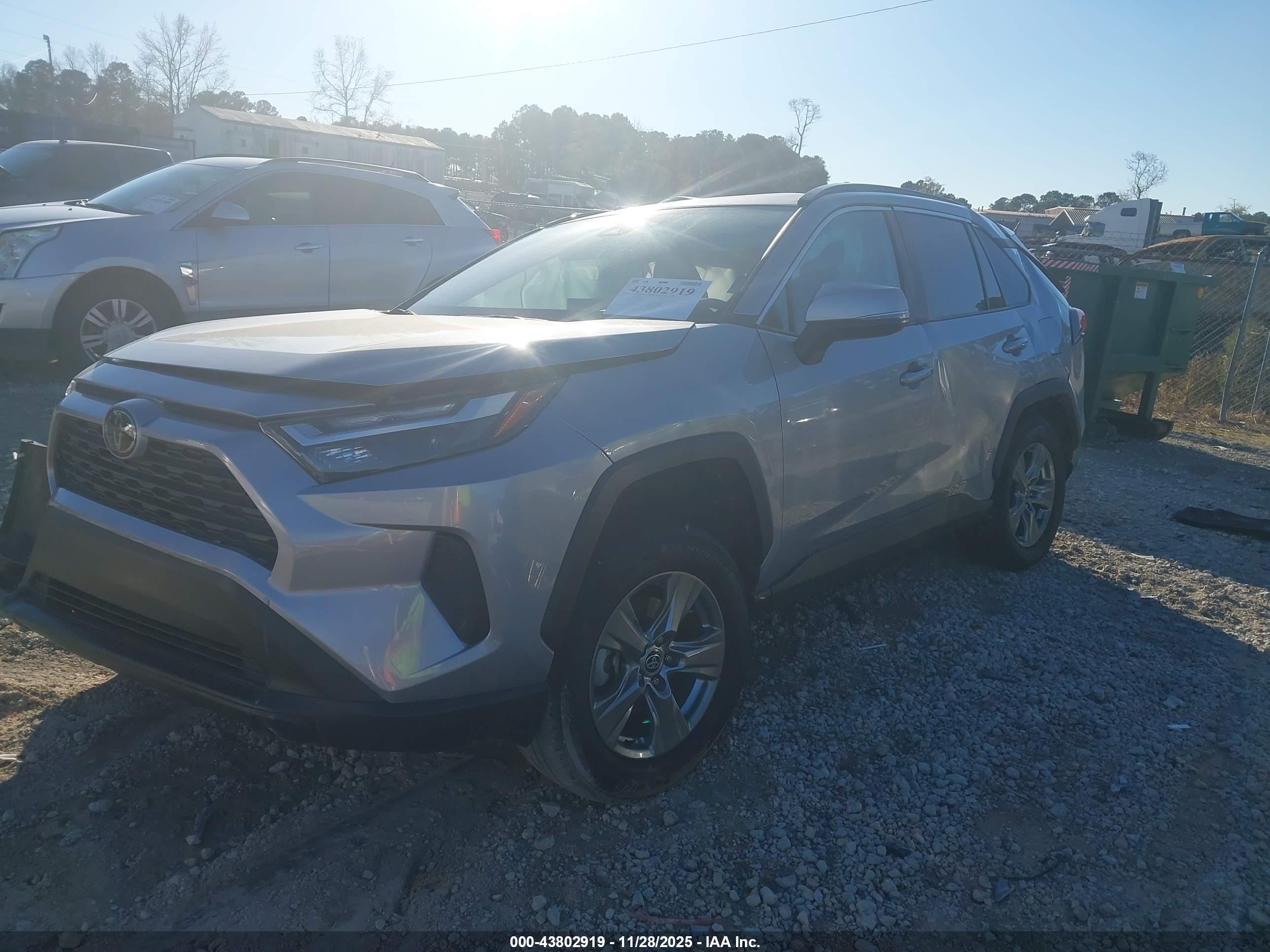TOYOTA RAV4 image 2