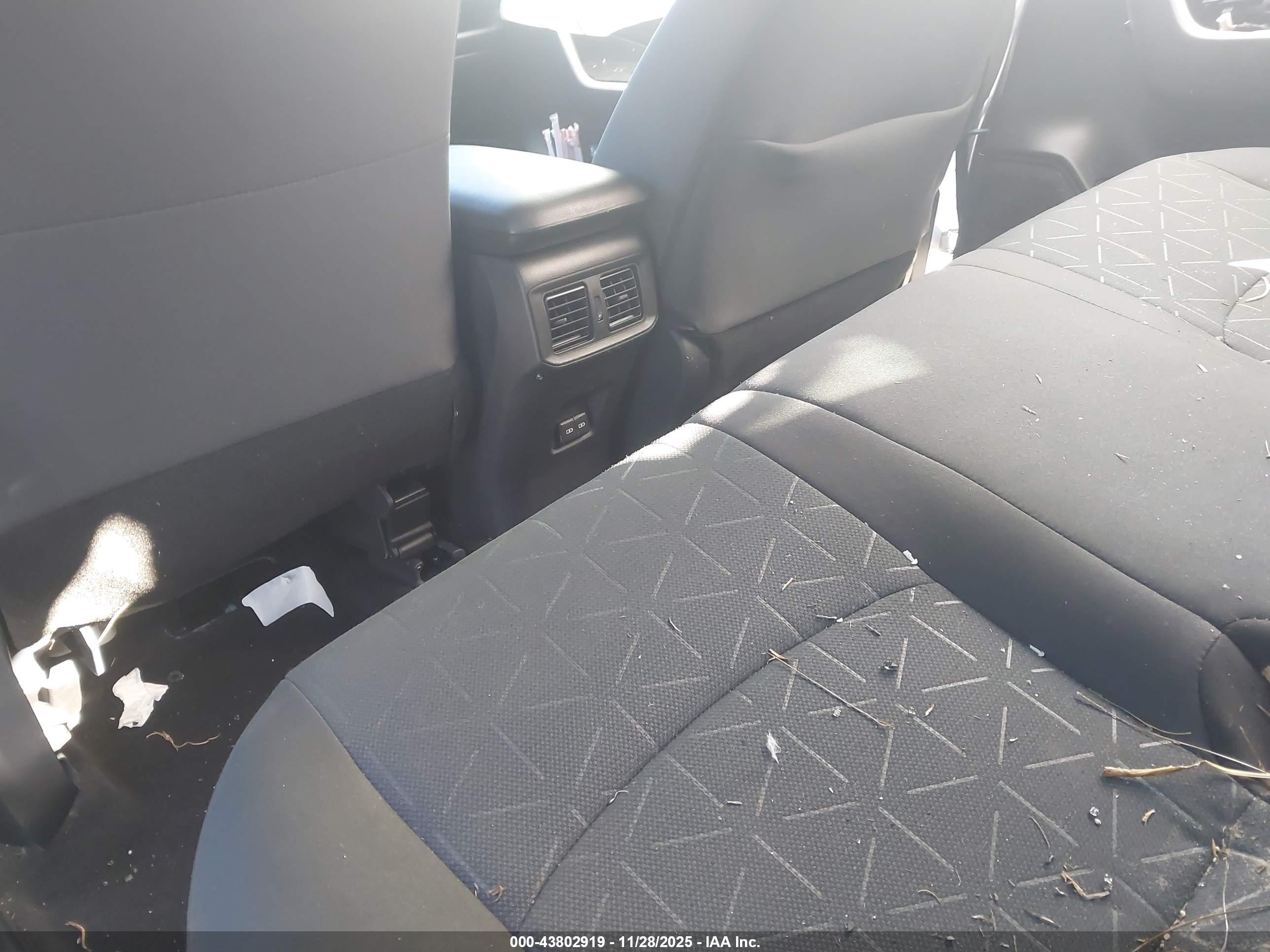 TOYOTA RAV4 image 8