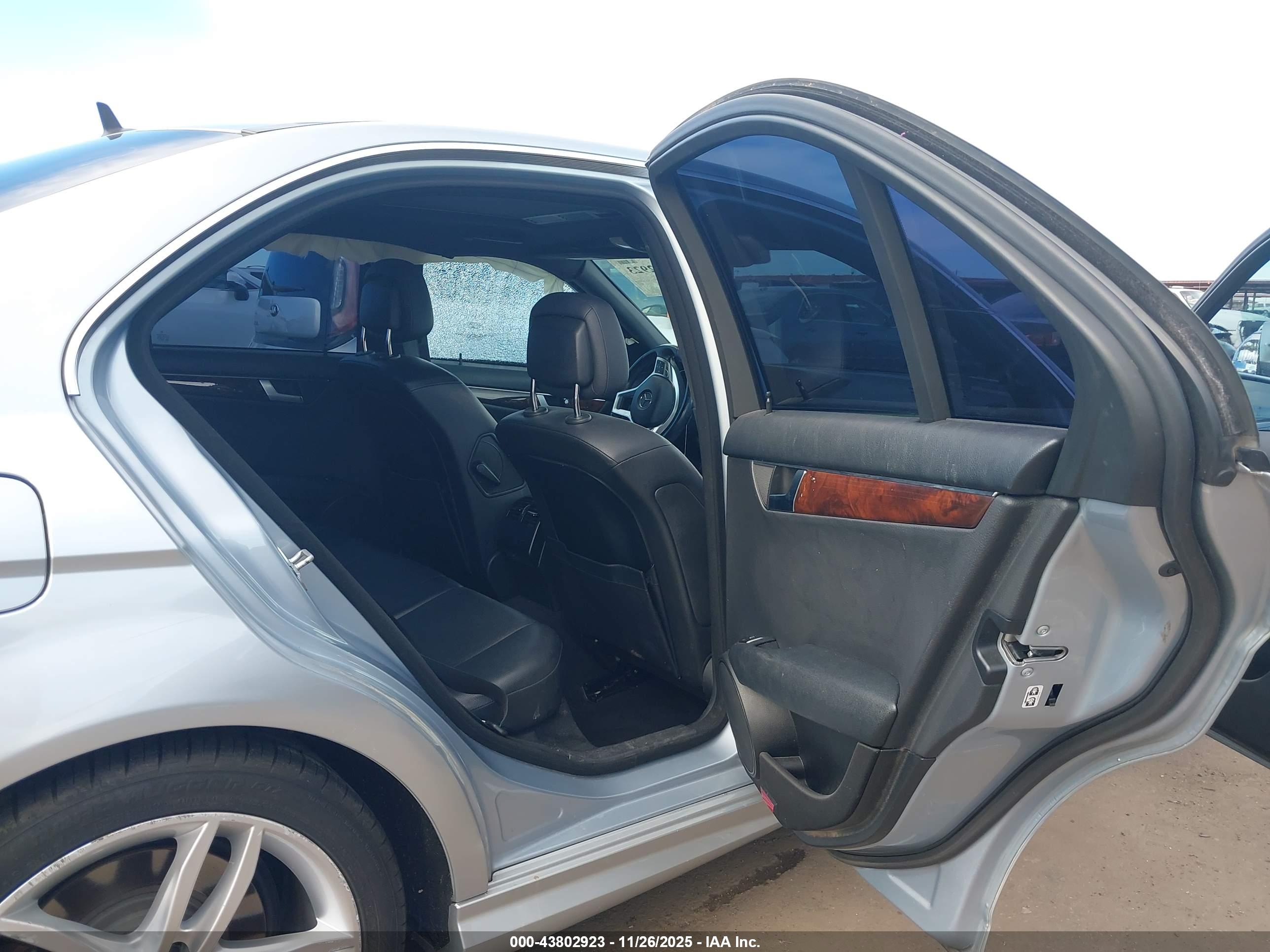 MERCEDES-BENZ C image 8