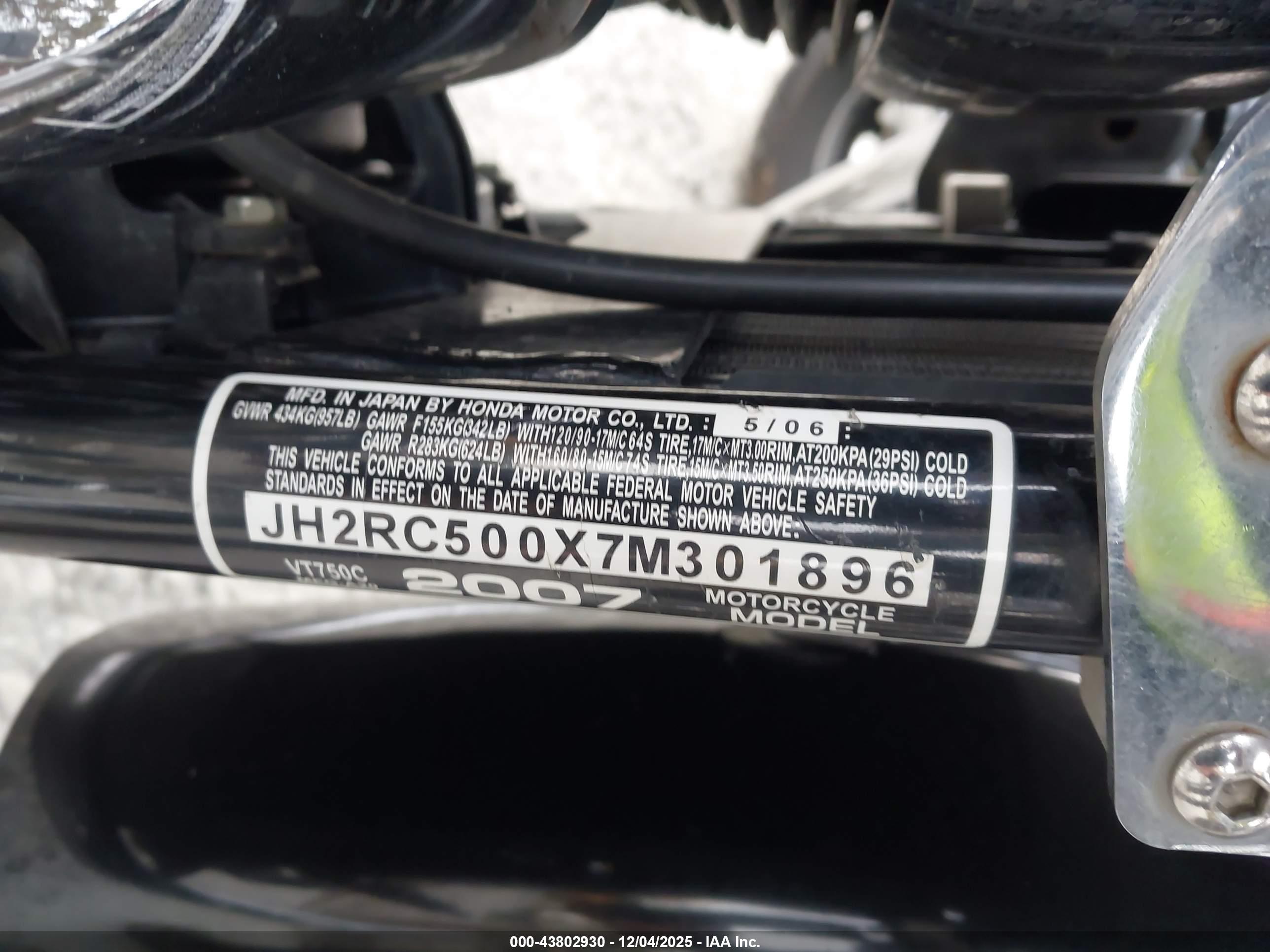 HONDA VT750 image 10