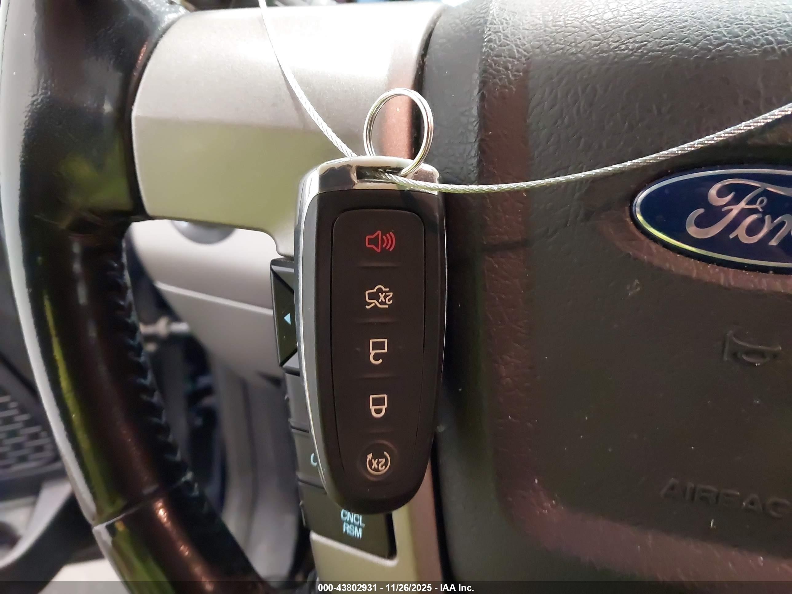 FORD EXPEDITION image 11