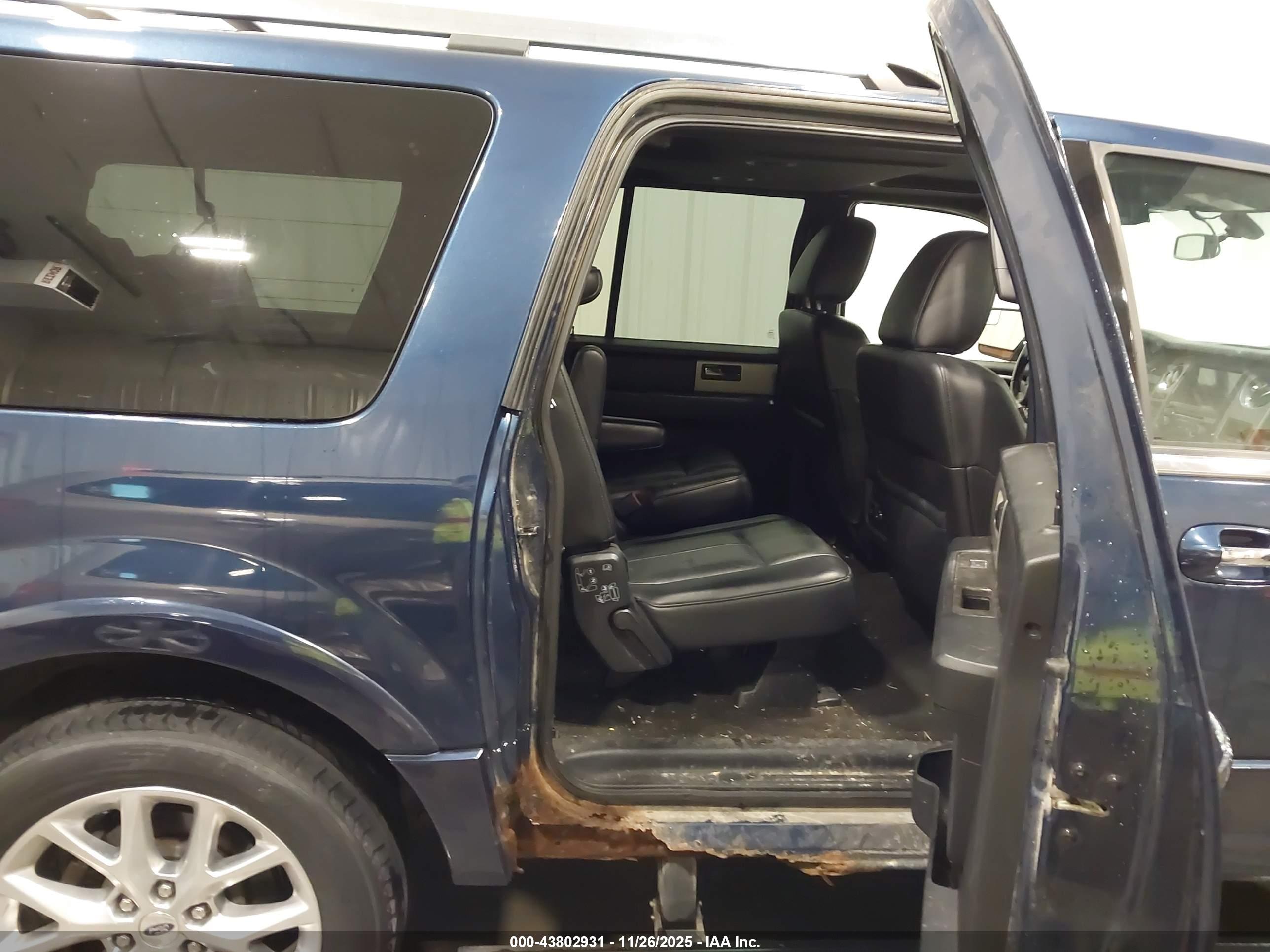 FORD EXPEDITION image 8