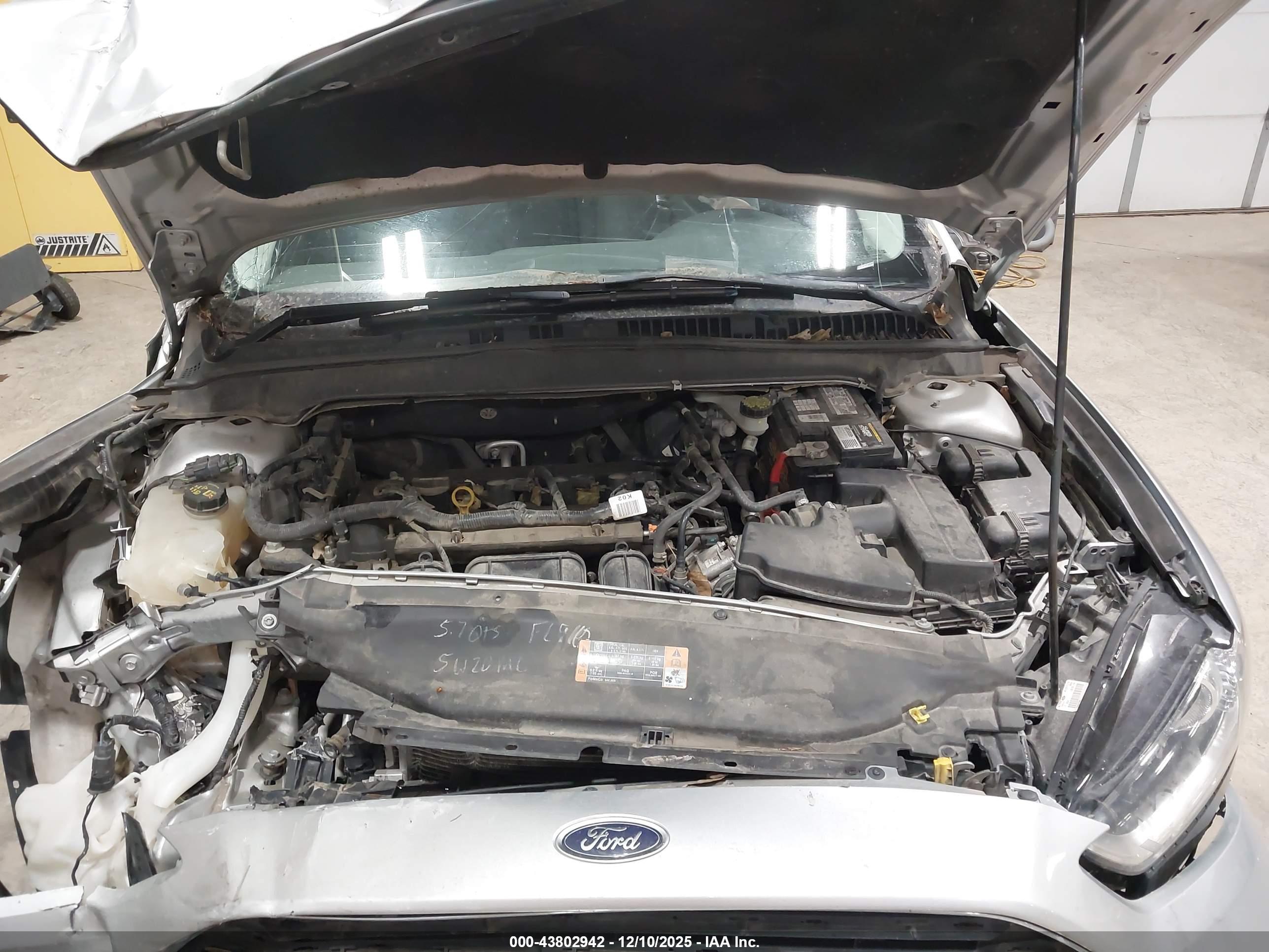 FORD FUSION image 10
