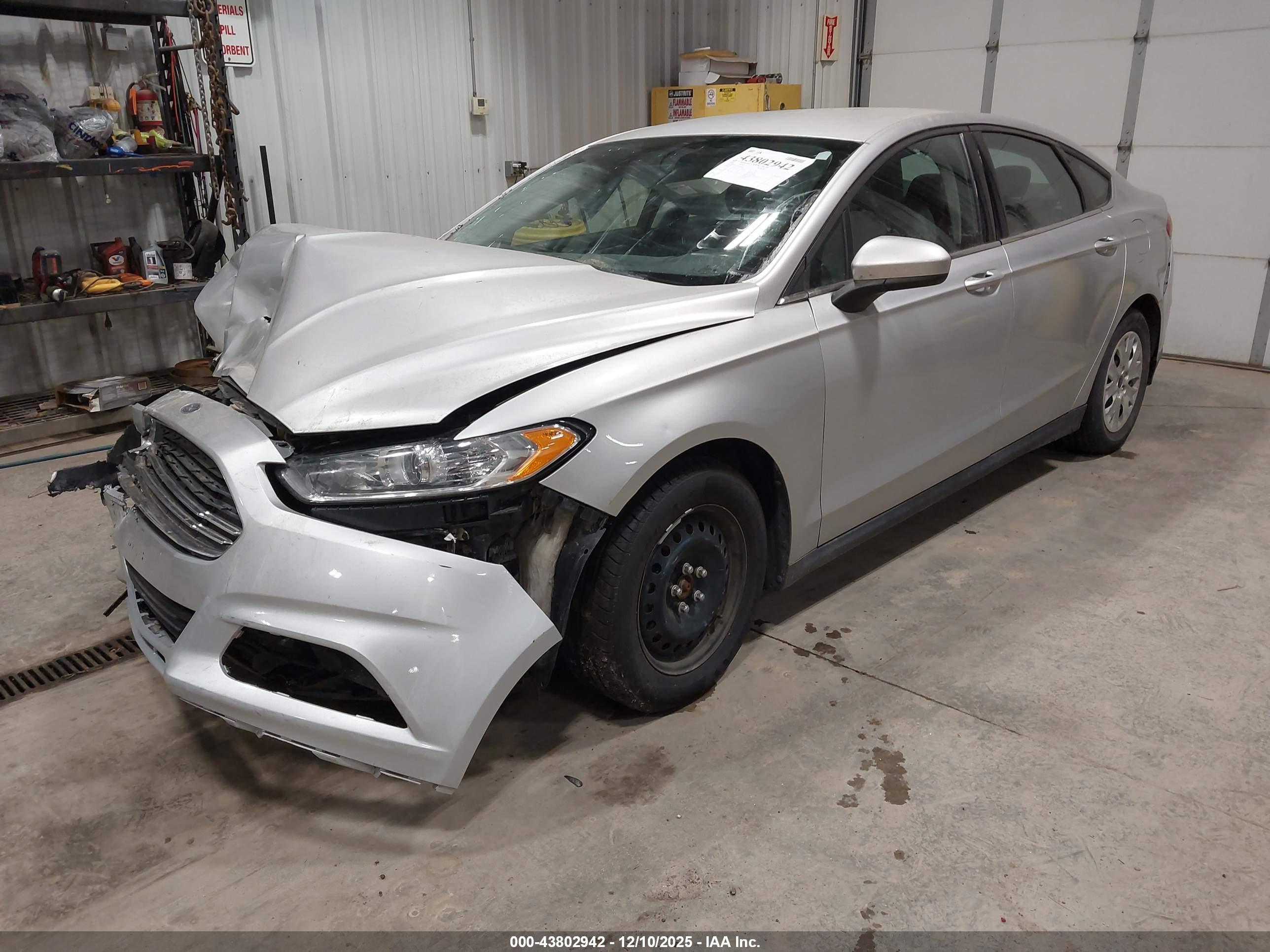 FORD FUSION image 2