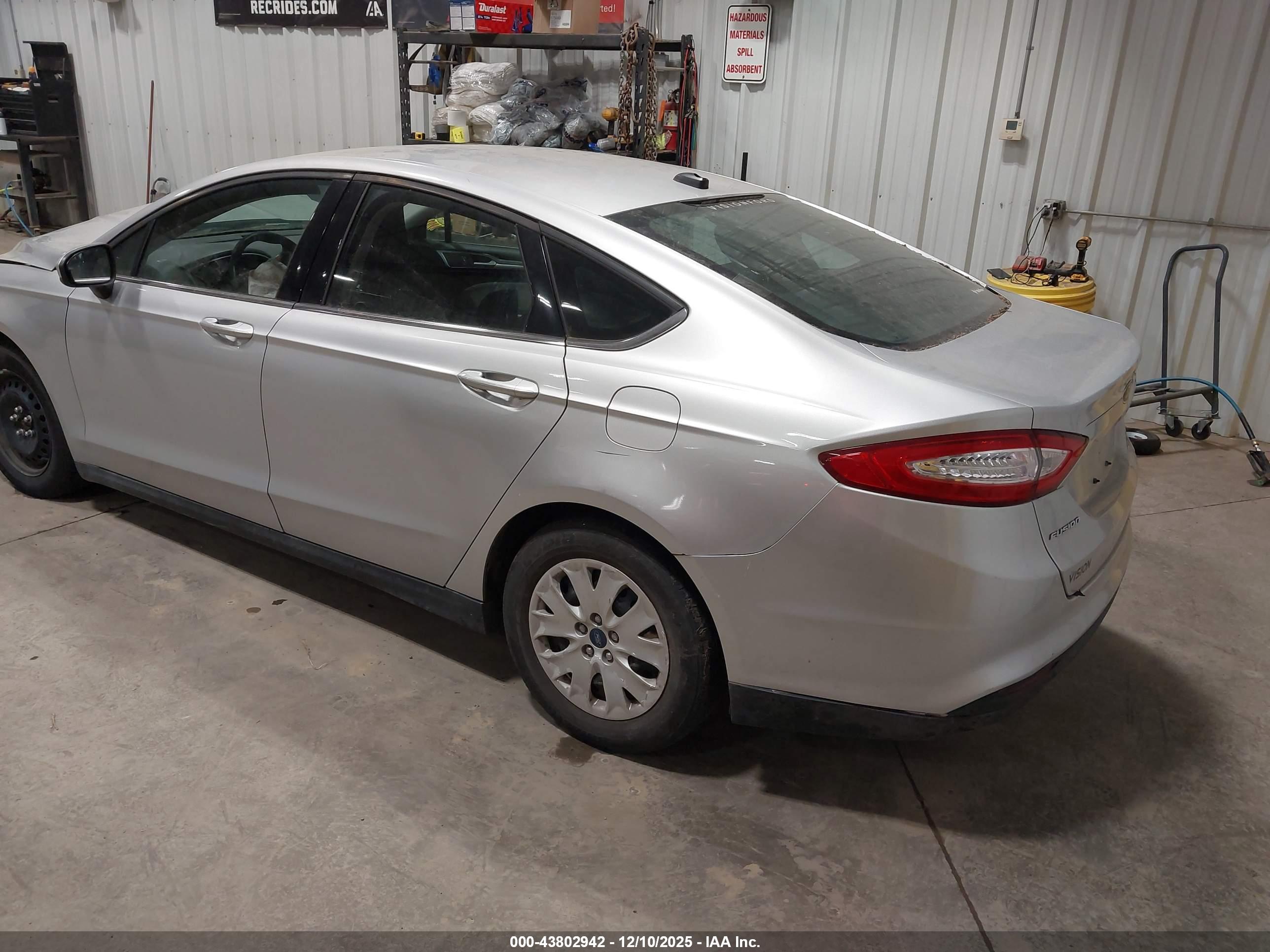 FORD FUSION image 3