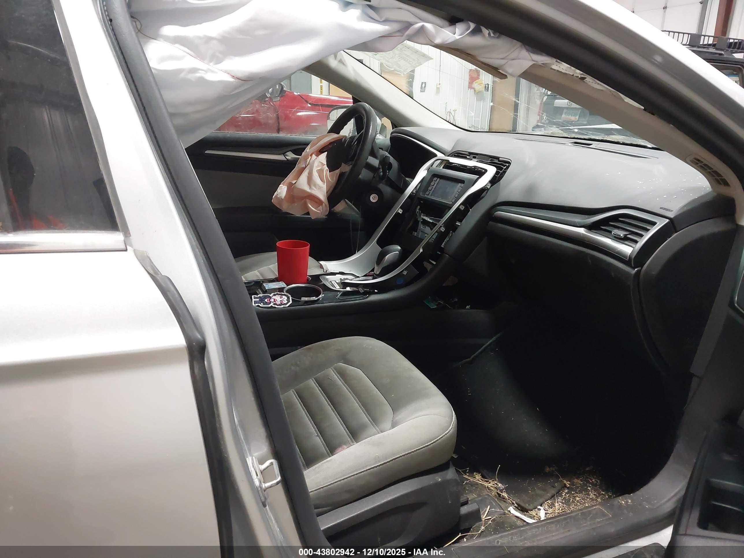 FORD FUSION image 5