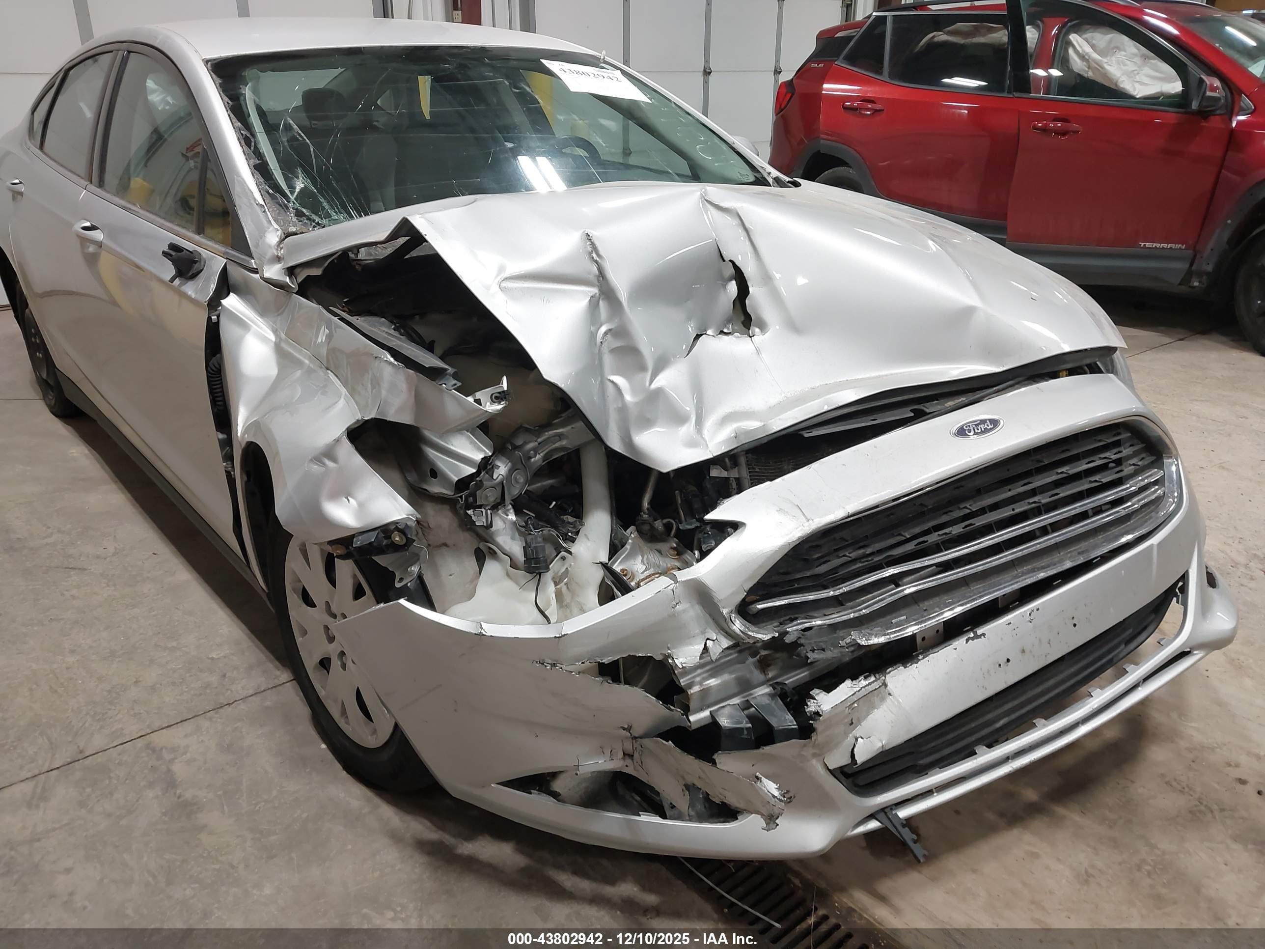 FORD FUSION image 6