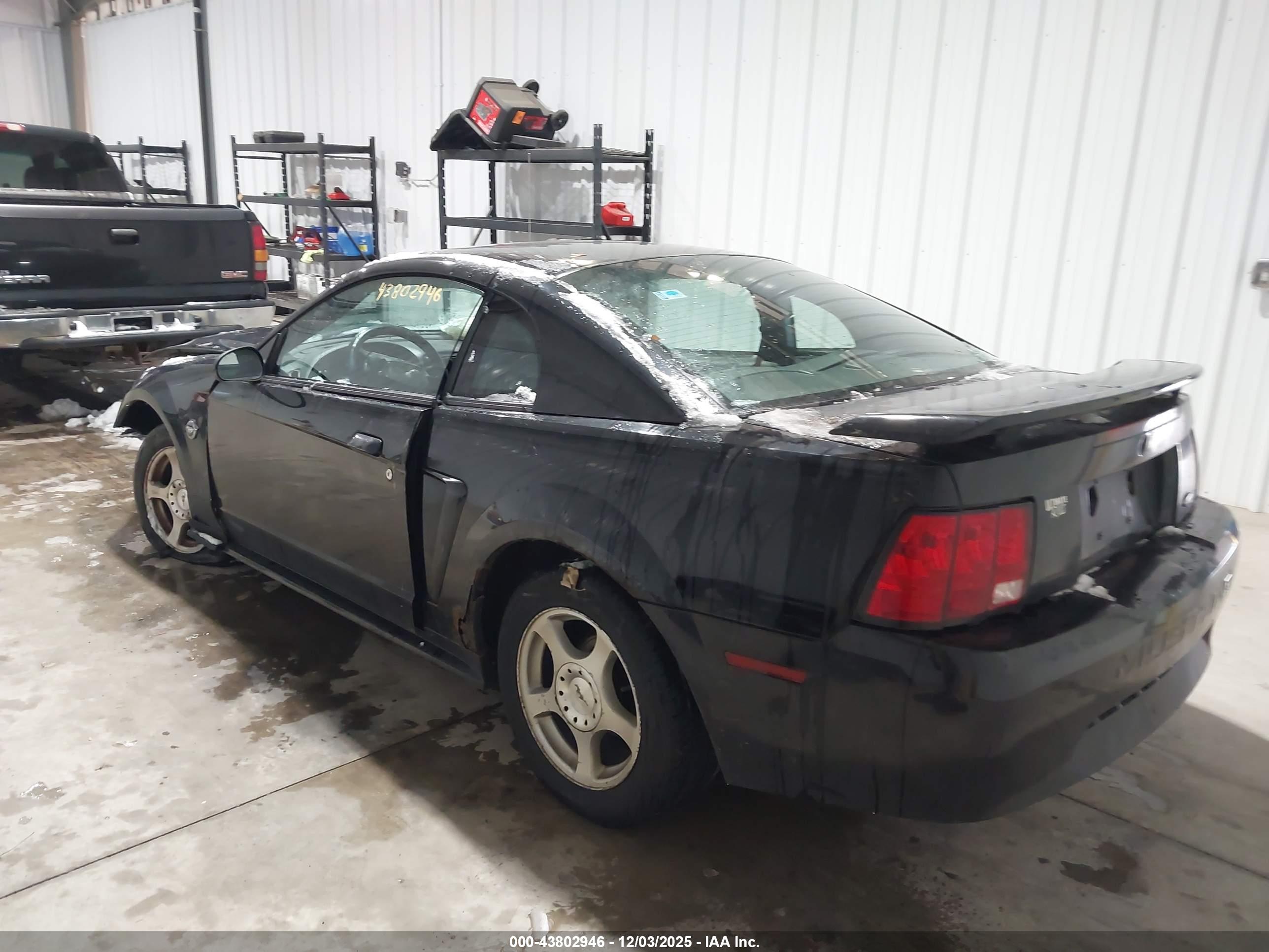 FORD MUSTANG image 3