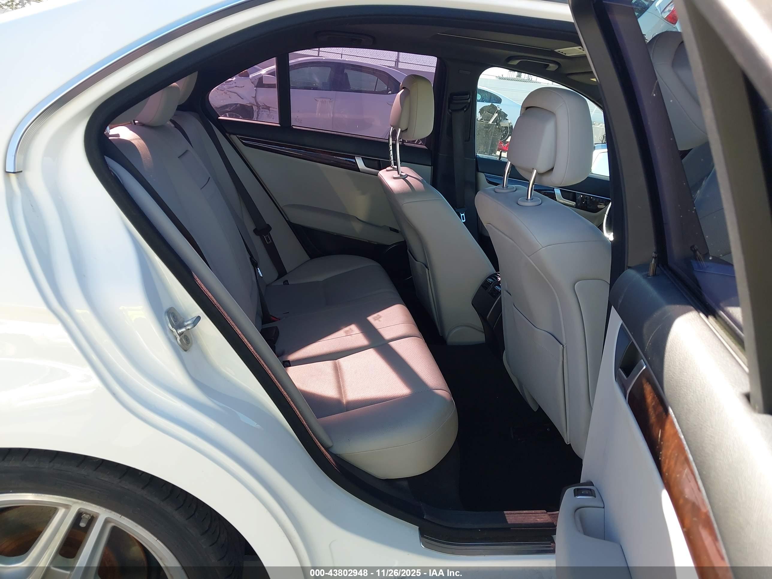 MERCEDES-BENZ C image 8