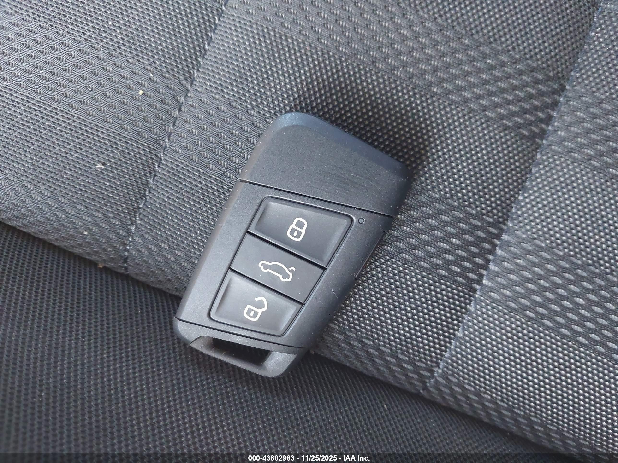 VOLKSWAGEN JETTA image 11
