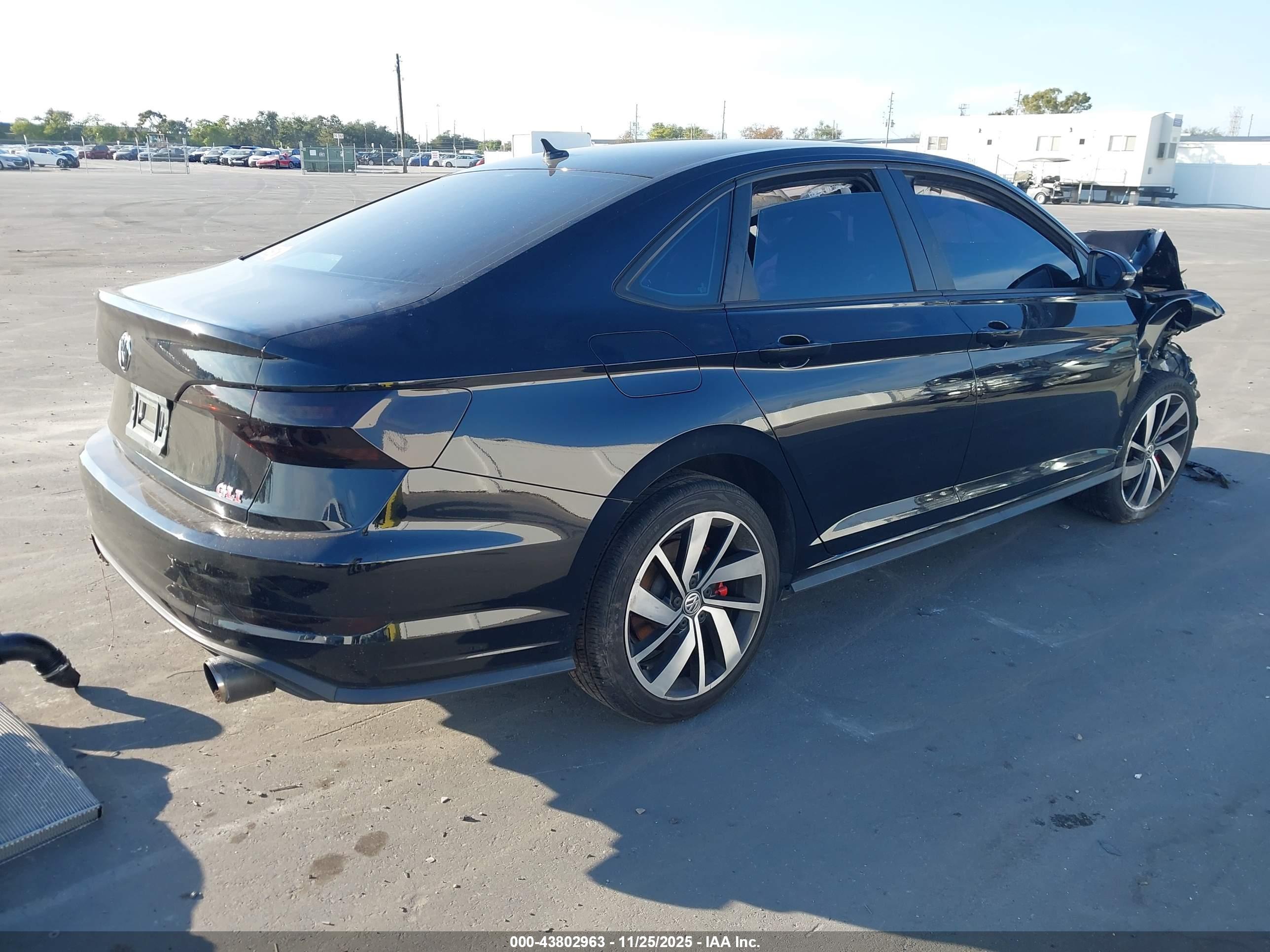 VOLKSWAGEN JETTA image 4