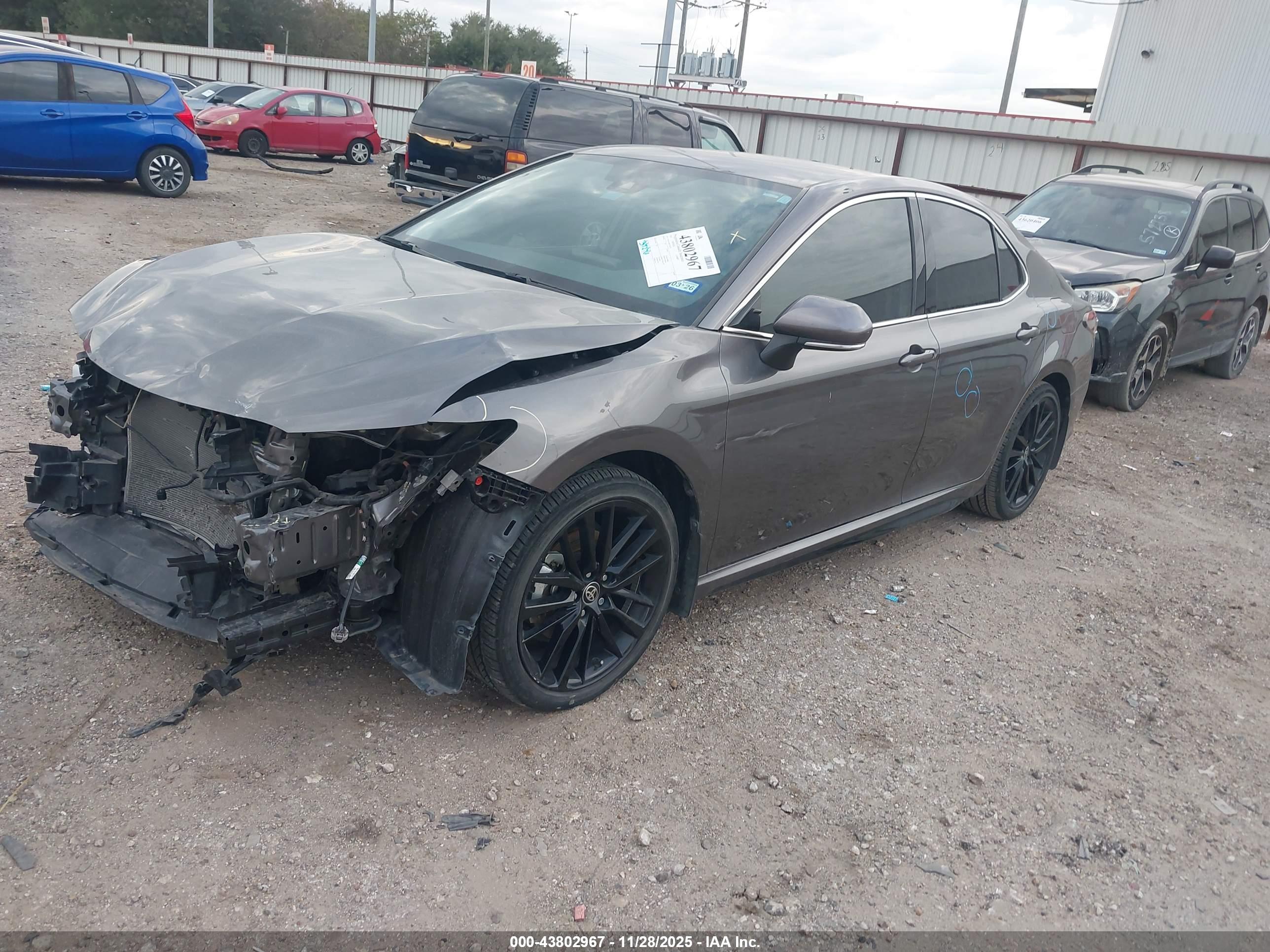 TOYOTA CAMRY image 2