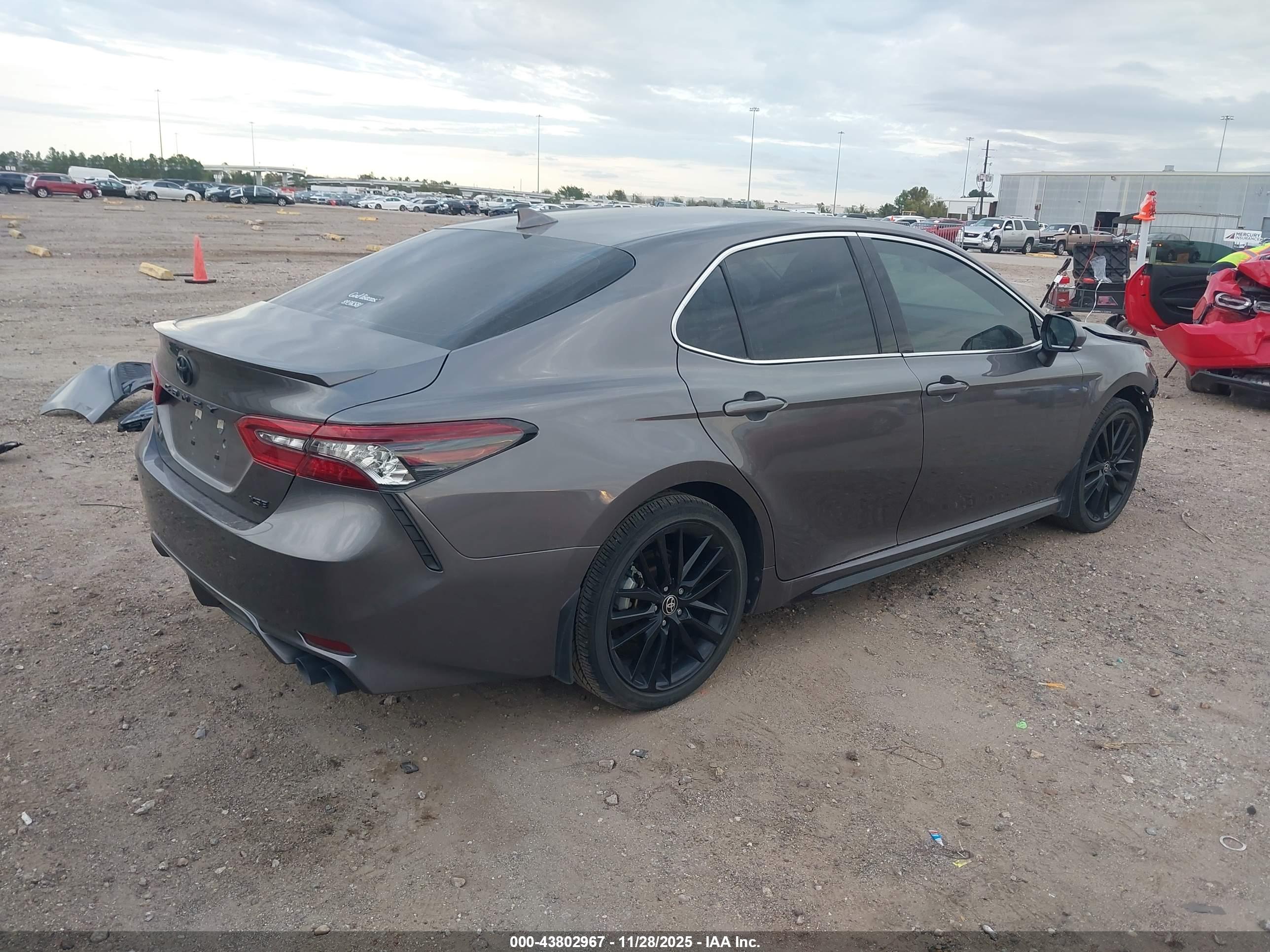 TOYOTA CAMRY image 4